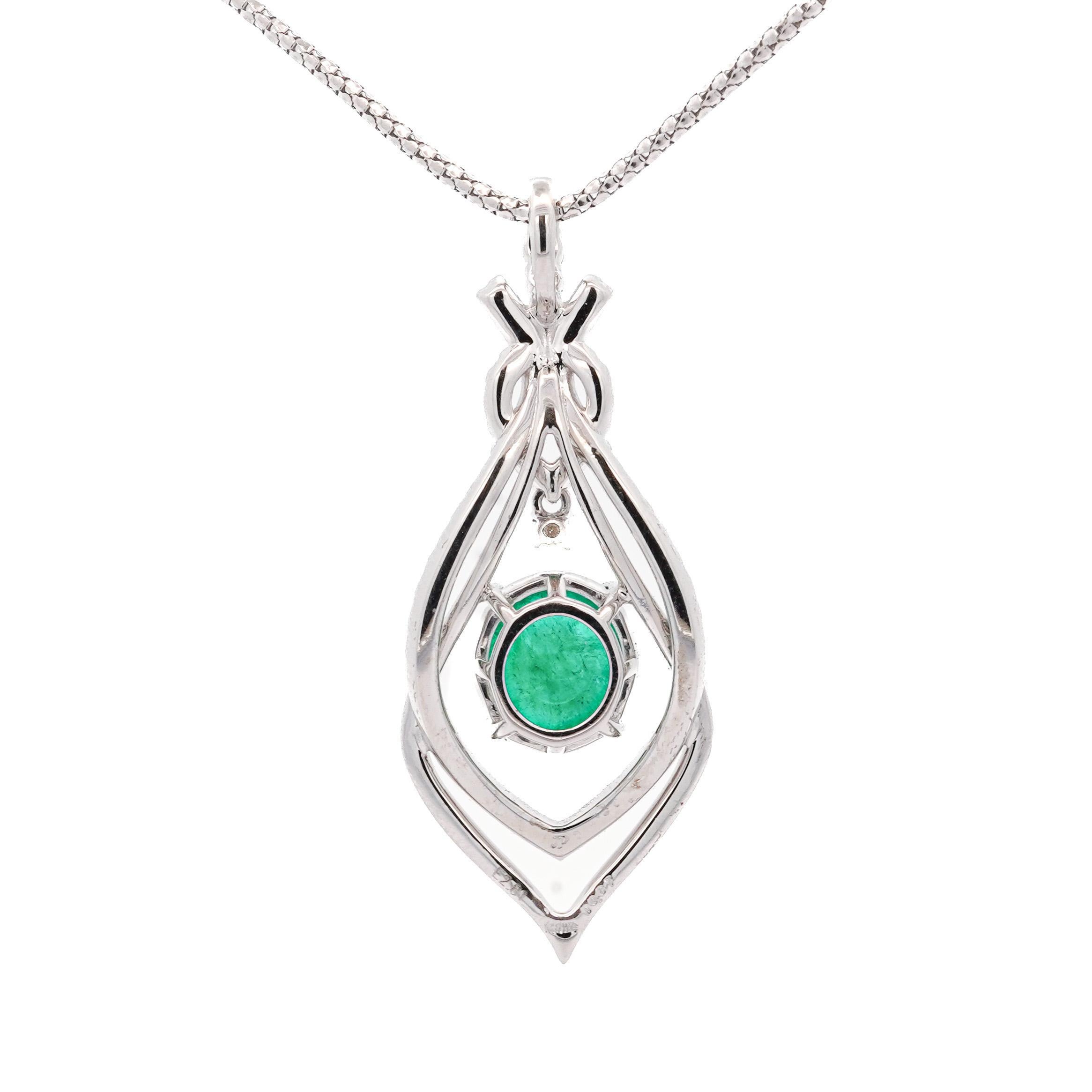 Art Nouveau Collana con smeraldo cabochon da 2,81 carati e diamanti in oro bianco 18 carati in vendita