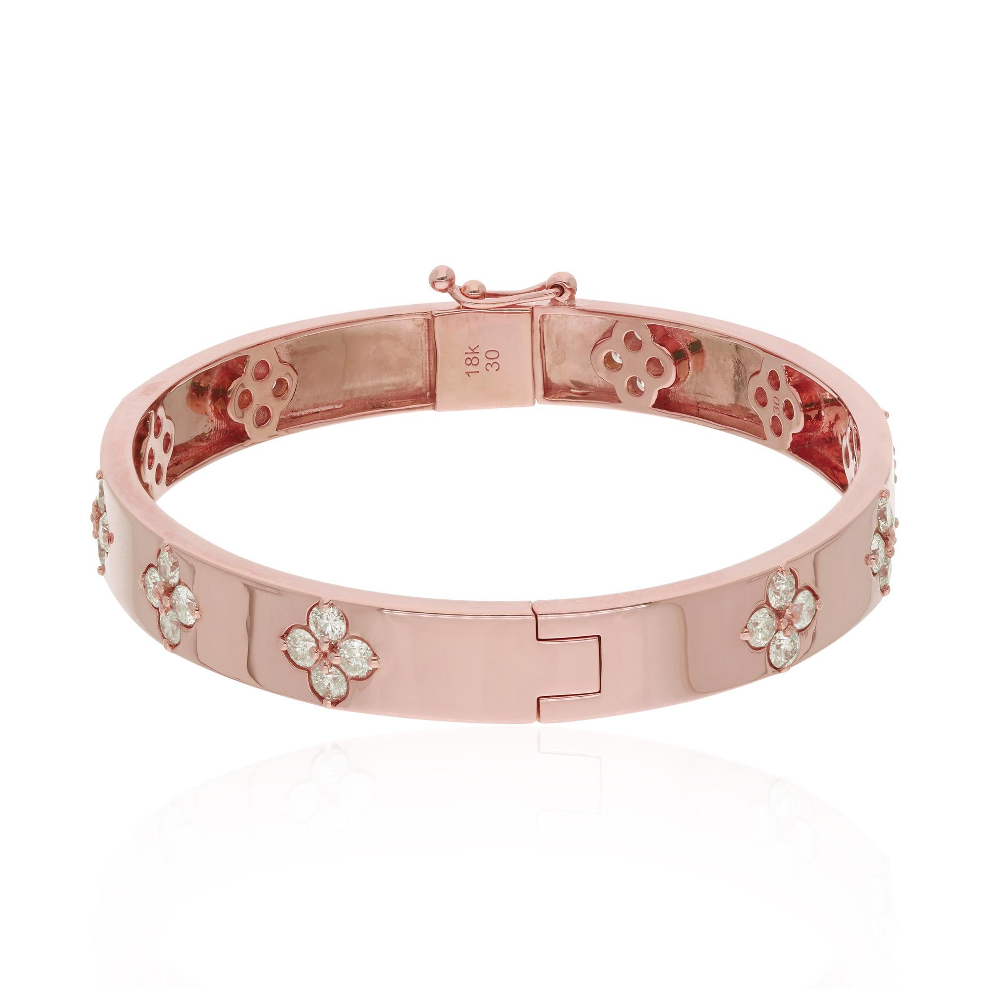 Pulsera brazalete de oro rosa de 14 quilates con trébol de diamantes pavé naturales de 2,81 quilates en Nuevo estado para la venta en Diera, Dubai