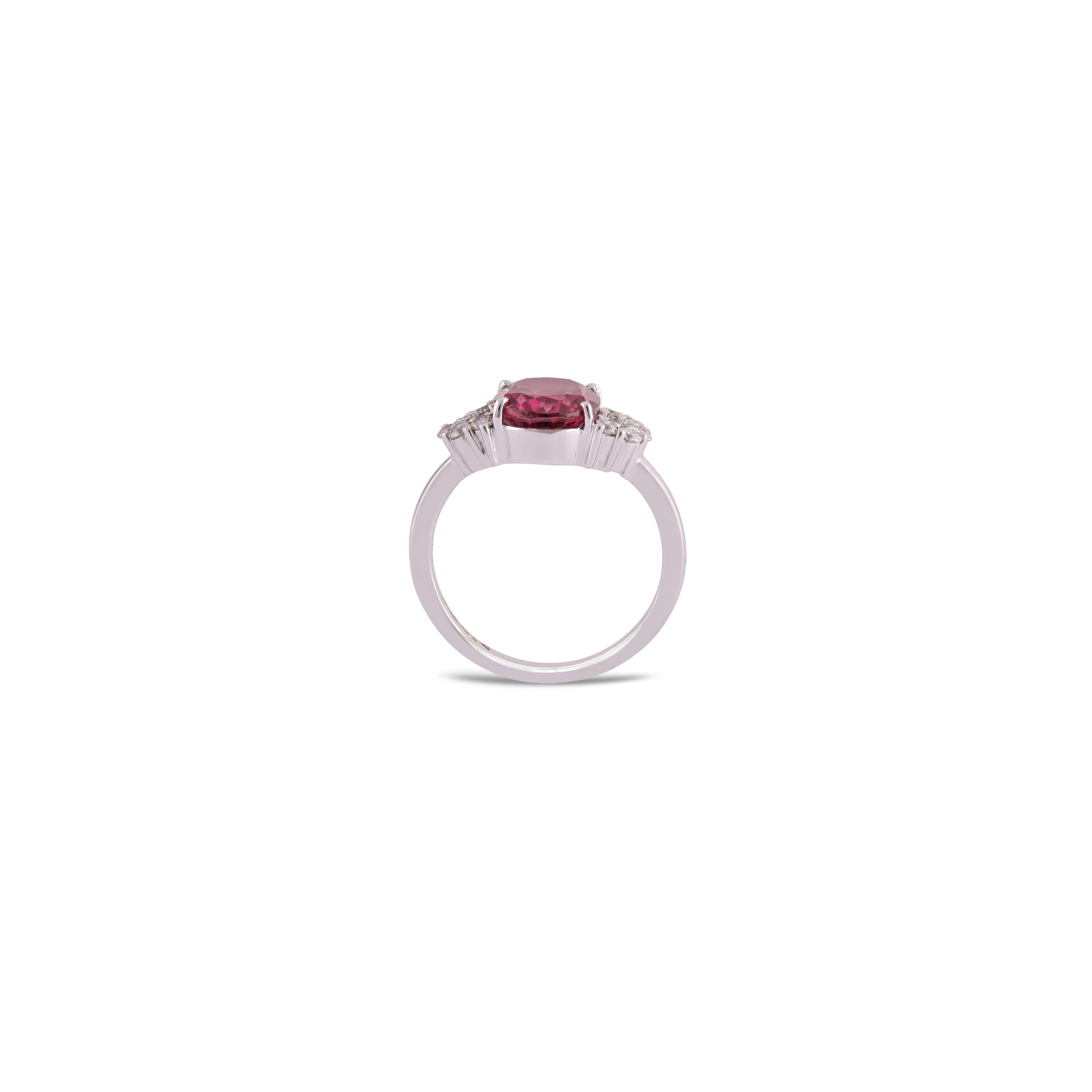 Modern 2.81 Carat Tourmaline & Diamond  Ring in 18 Karat Gold For Sale