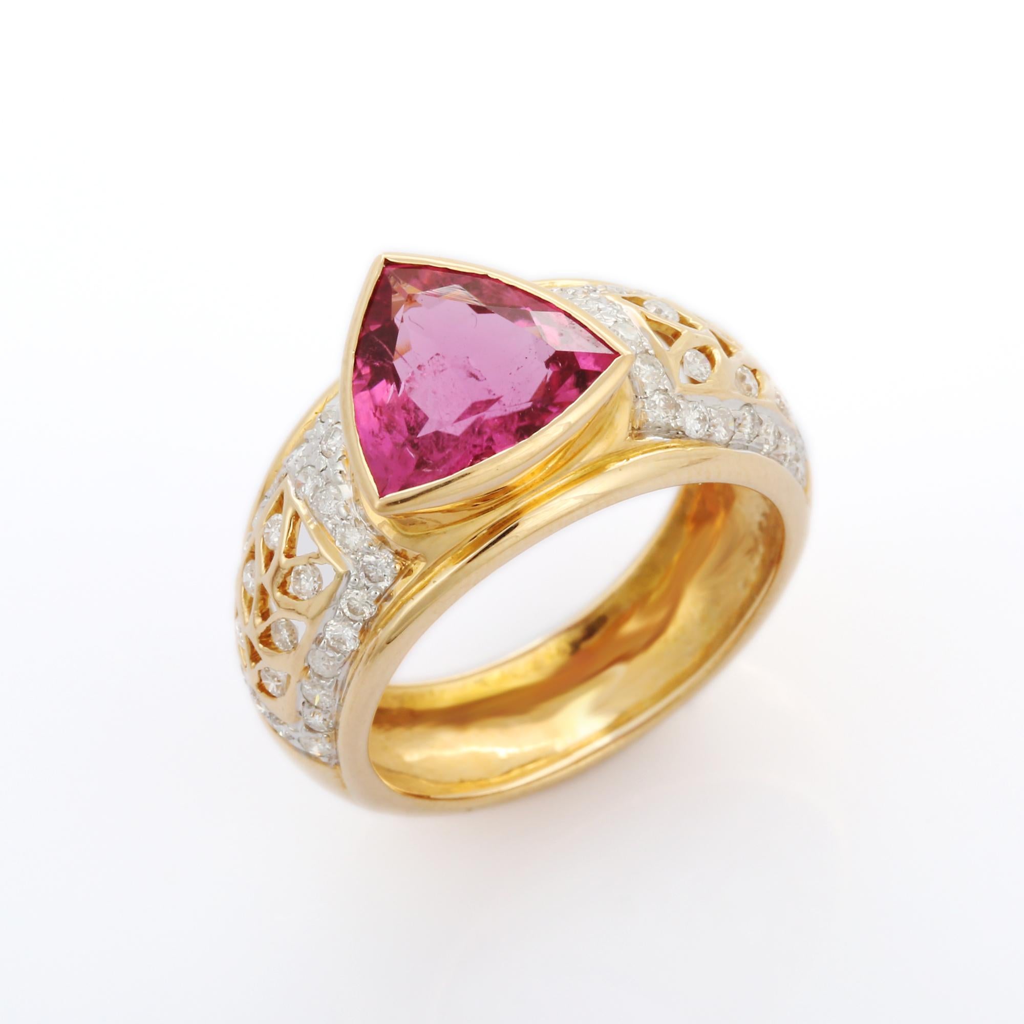 For Sale:  2.81 Carat Trillion cut Ruby Diamond Bridal Ring in 18K Yellow Gold  7