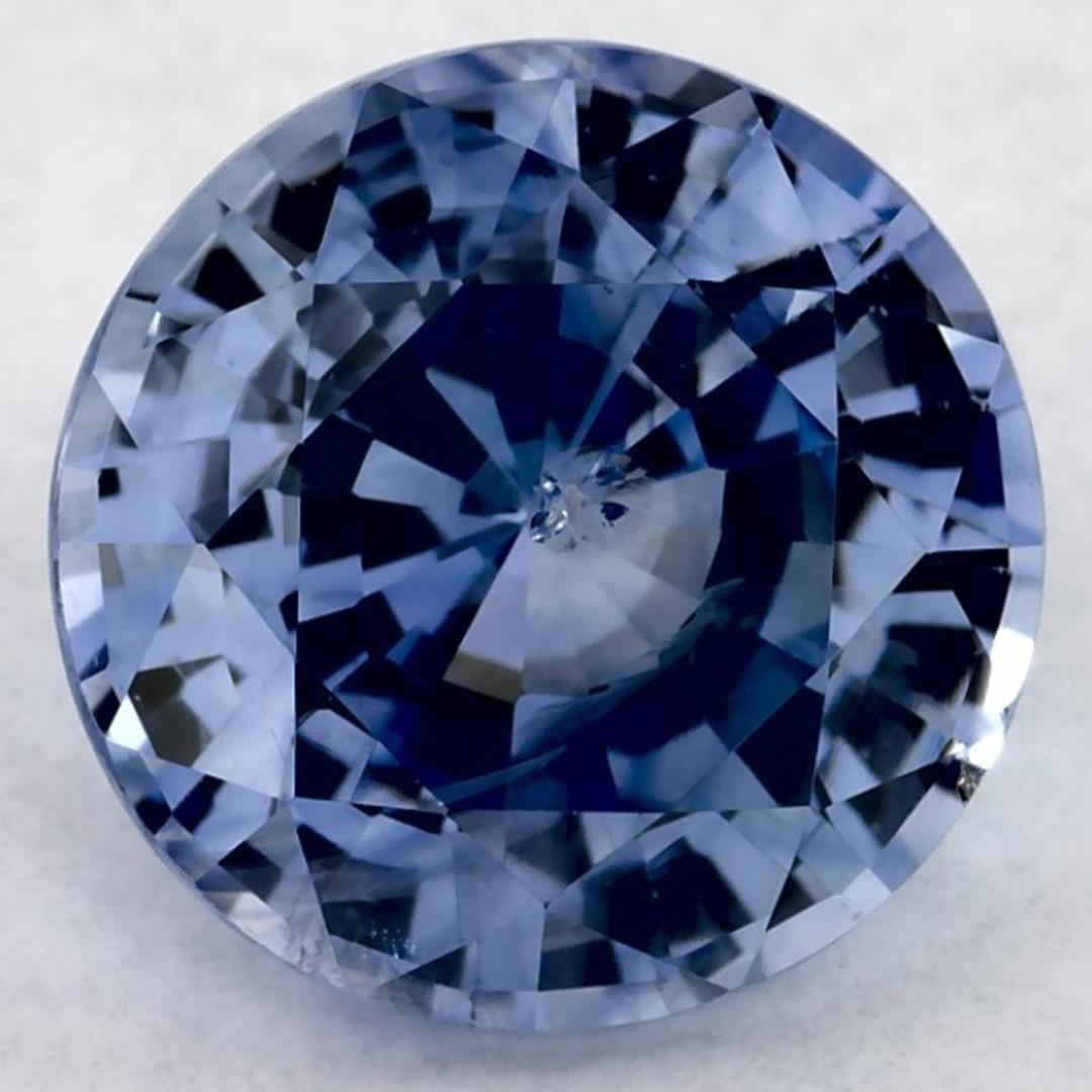 Ein sehr wertvoller September-Geburtsstein mit einer bezaubernden blauen Farbe. Man glaubt, dass sie dem Leben Glück und Reichtum bringen.

Entdecken Sie die lebendige Kollektion von Smaragden, Rubinen und Saphiren in unserem Geschäft, die als lose