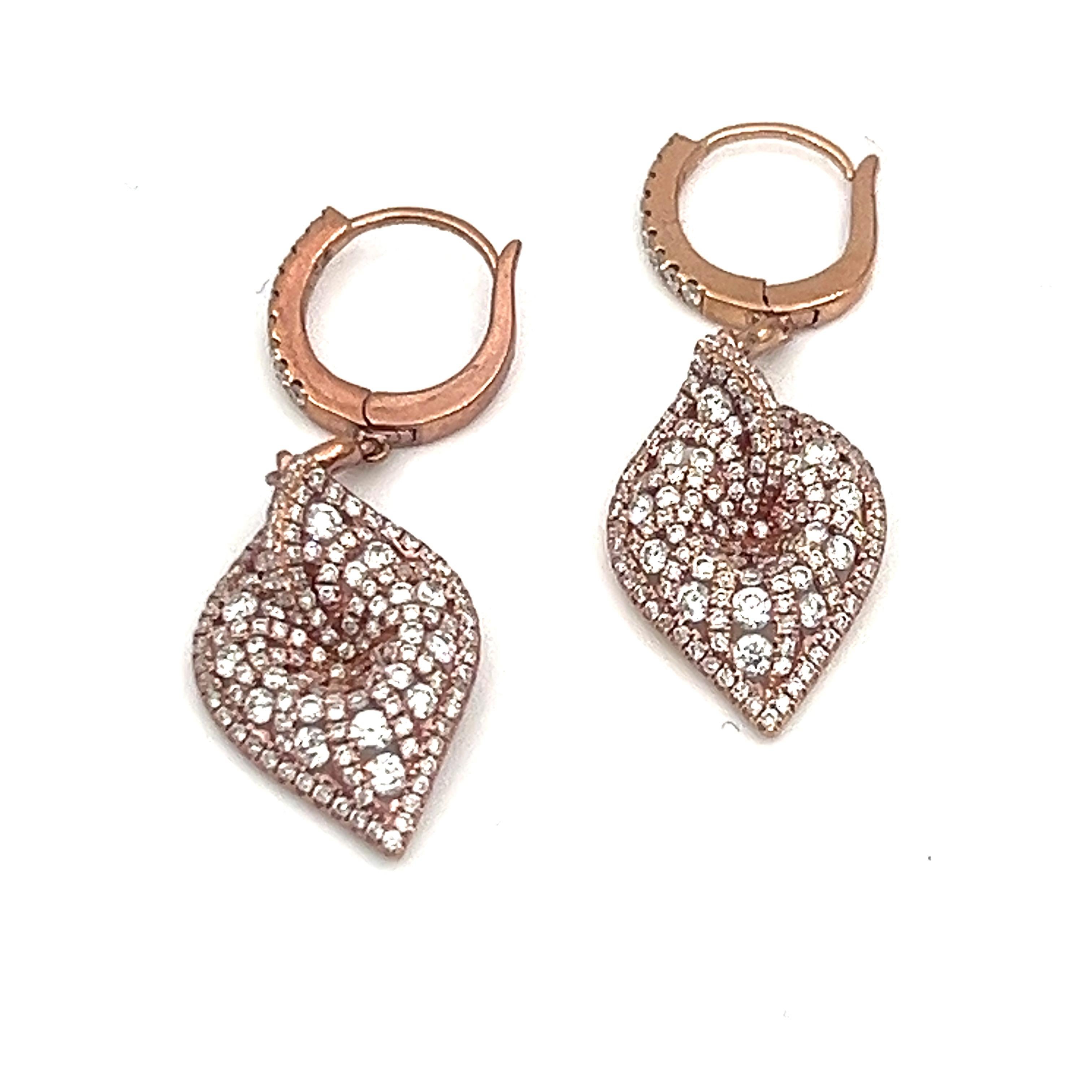 These stunning earrings are a must have to any wardrobe. Featuring 314 diamonds with a F/G in color and a clarity of VS1/VS2. These dangle earrings should be a staple to every wardrobe. 