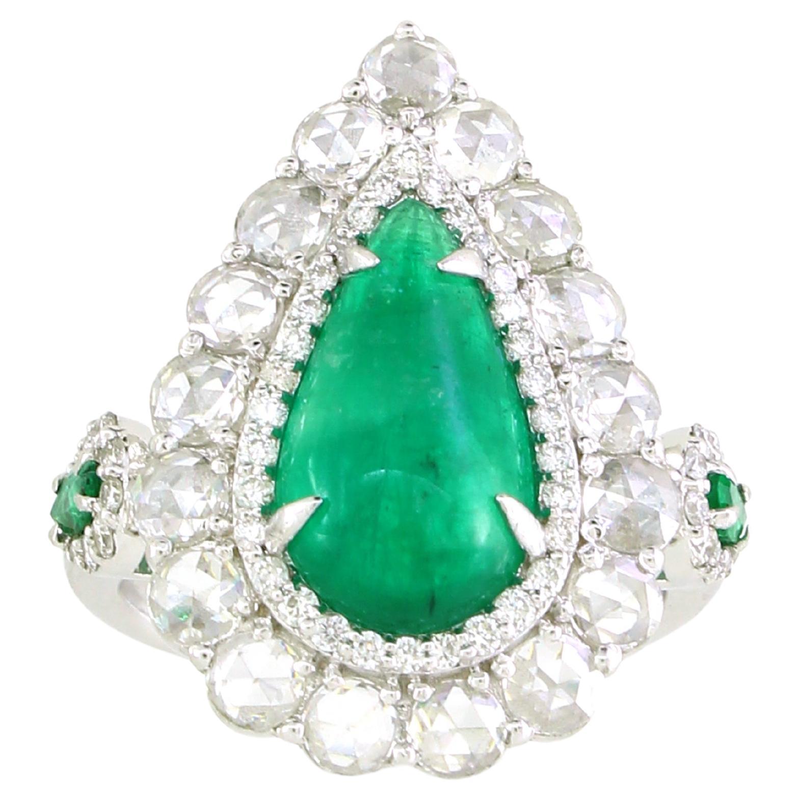 2.81 Karat Smaragd und 1,34 Karat Diamantring im Angebot