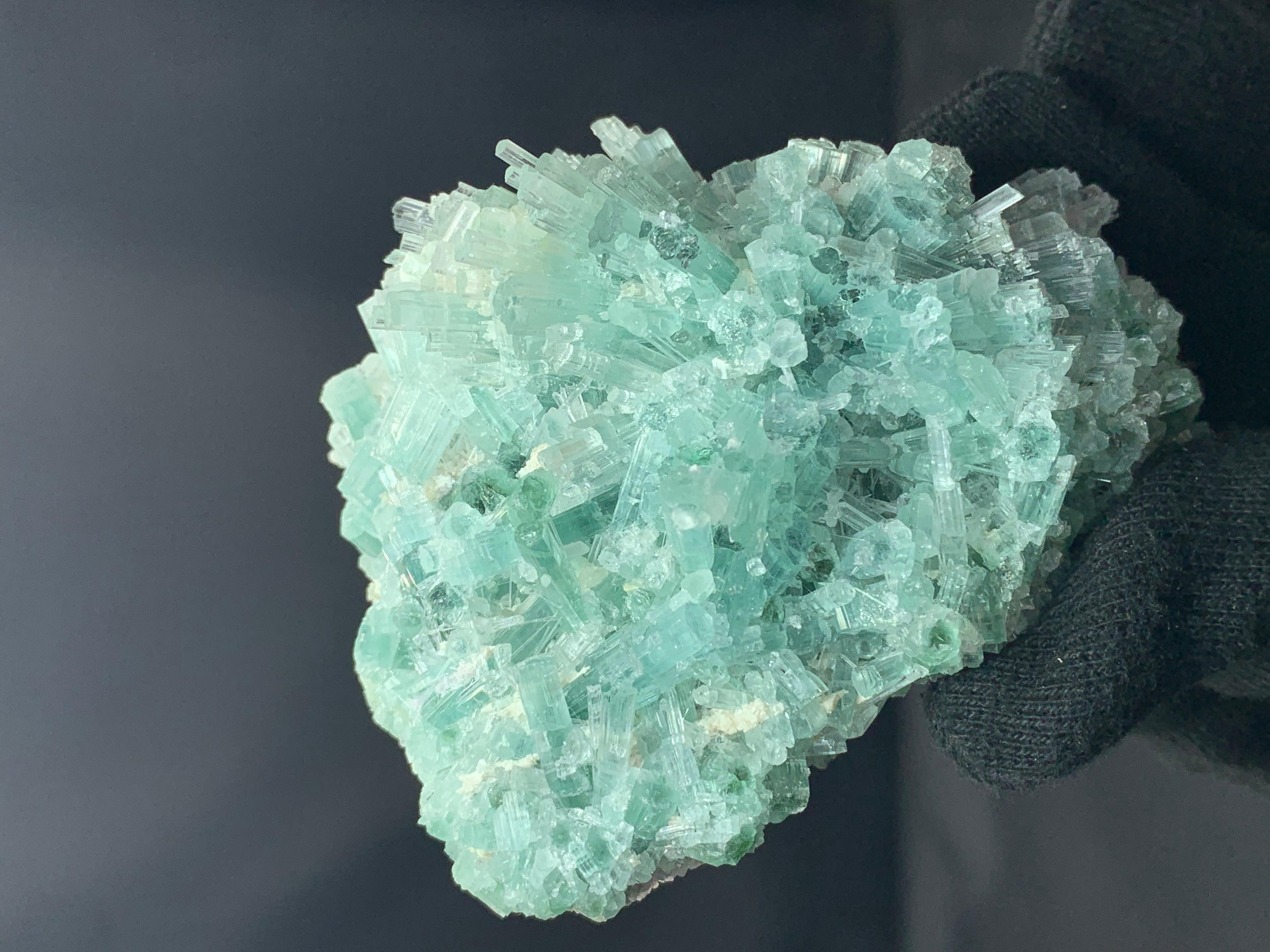 Afghano 281 grammi di magnifico esemplare di tormalina blu mare proveniente da Kunar Afghanistan in vendita