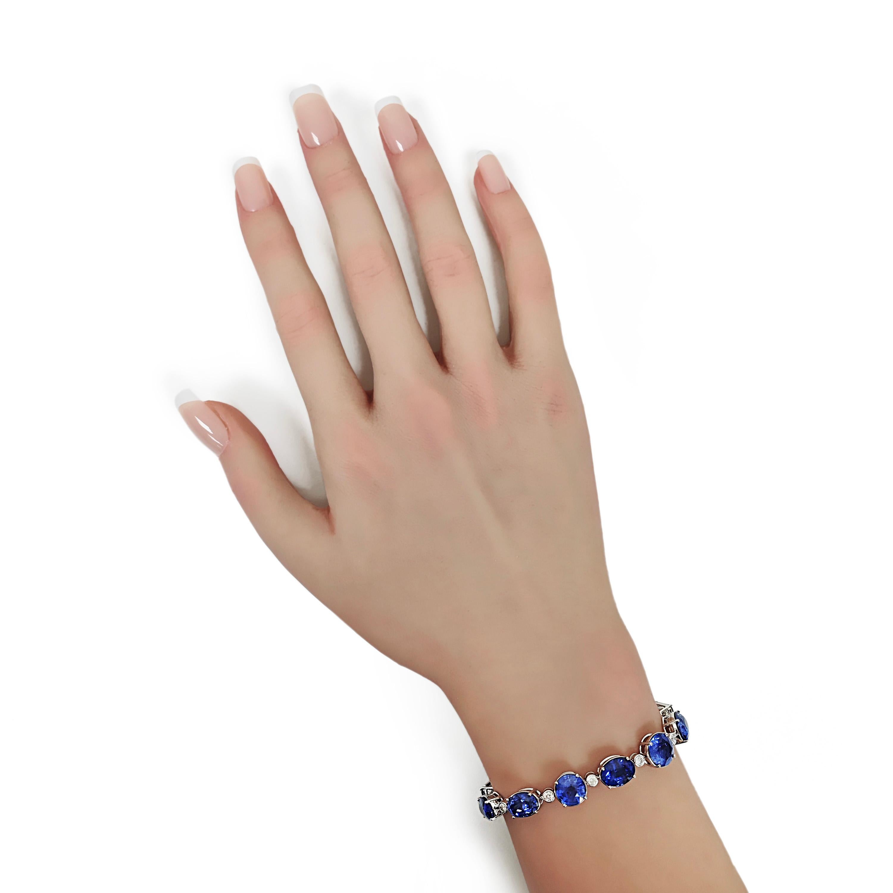 Taille mixte Bracelet en or blanc 28,11 carats saphir et diamant en vente