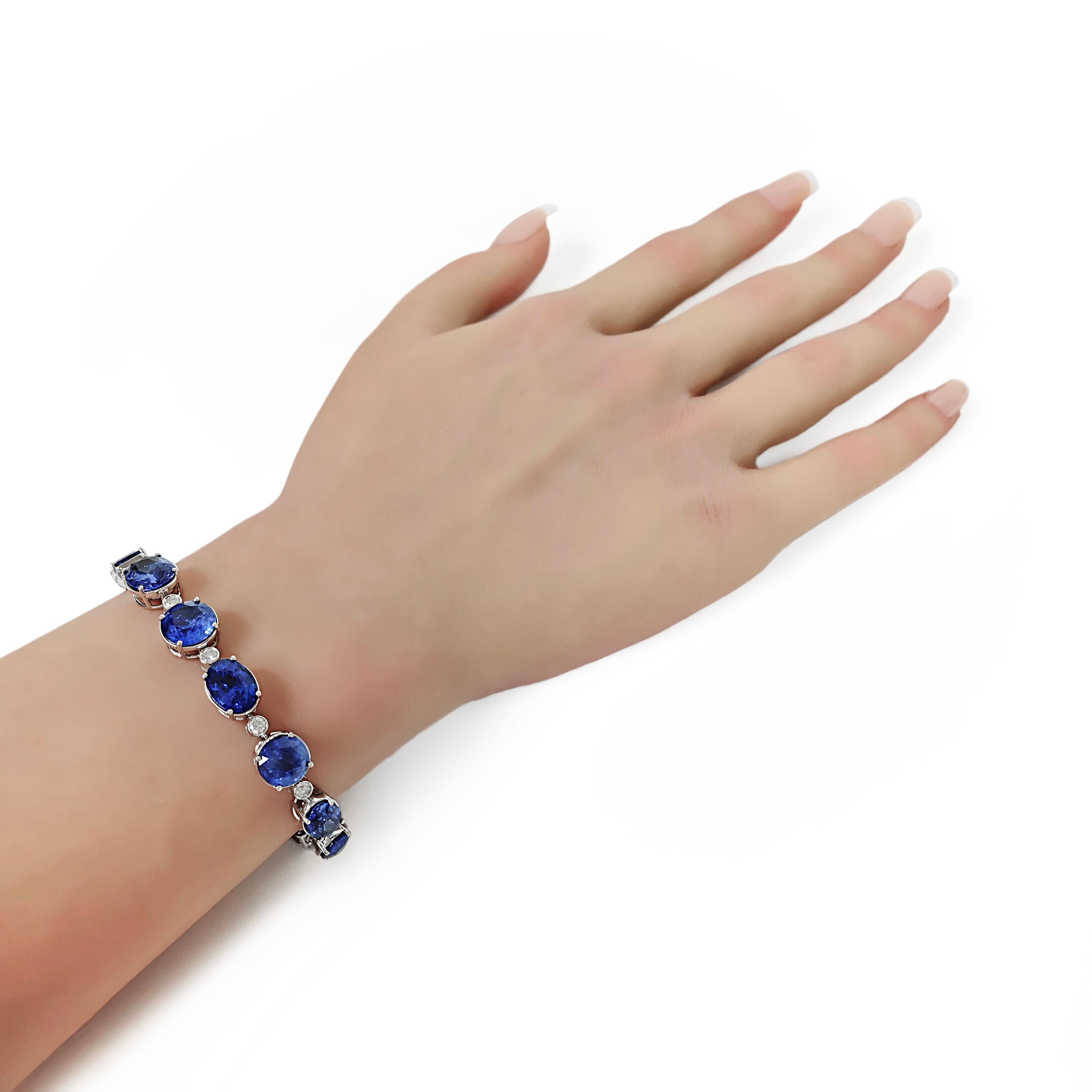 Bracelet en or blanc 28,11 carats saphir et diamant Neuf - En vente à New York, NY