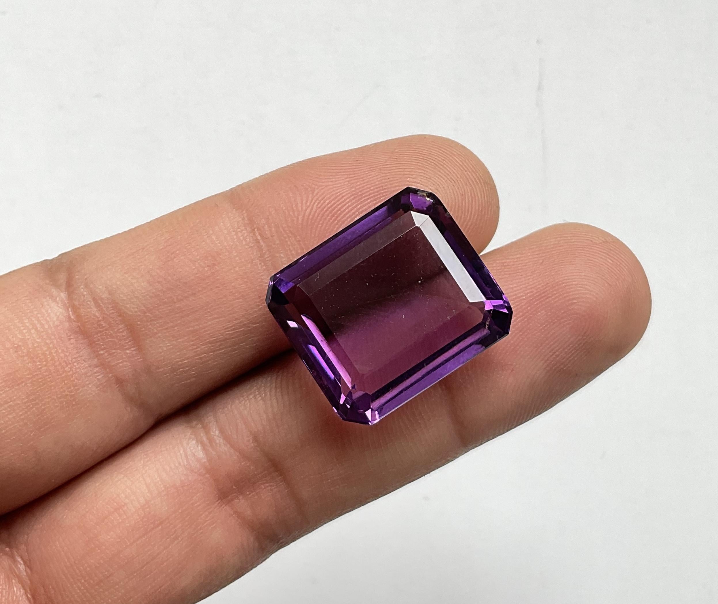 28.12 Carat Amethyst Top Quality Faceted Octagon Cut stone Gemstone For Jewelry  For Sale 3