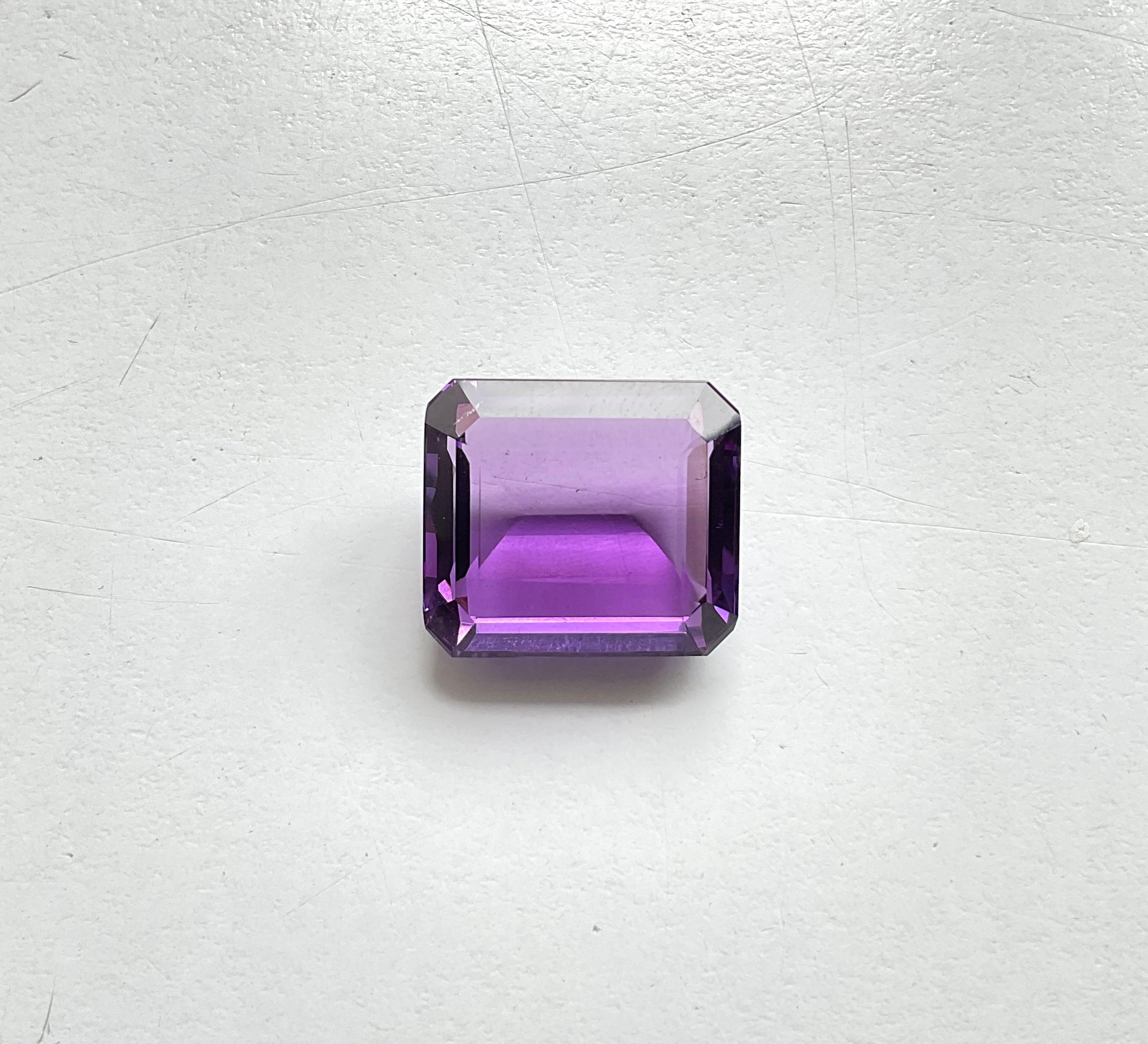 28.12 Carat Amethyst Top Quality Faceted Octagon Cut stone Gemstone For Jewelry  For Sale 4