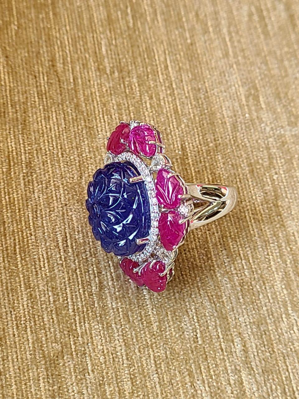 28.17 Carats, Natural Carved Tanzanite, Carved Ruby & Diamonds Cocktail Ring In New Condition In Hong Kong, HK