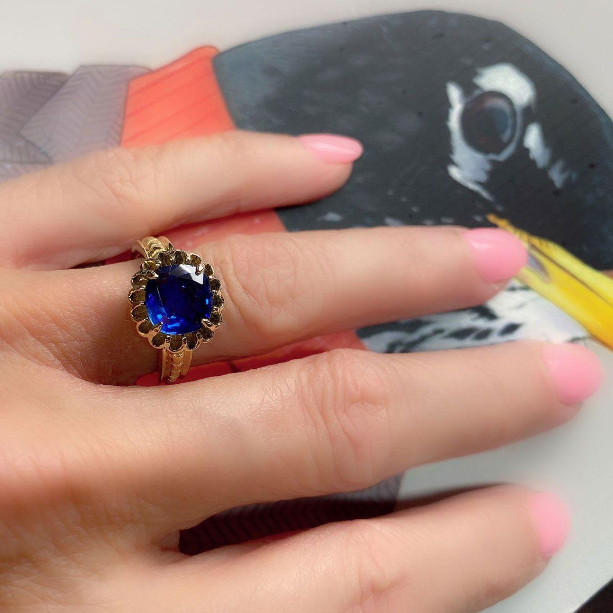 2.82 Carat Burma Unheated Blue Sapphire 18 Karat Yellow Gold Ring For Sale 5