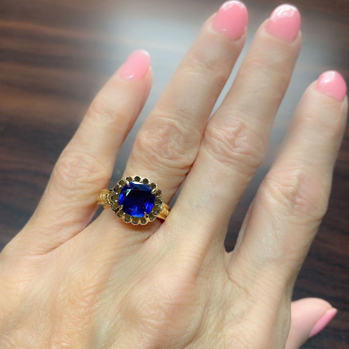 2.82 Carat Burma Unheated Blue Sapphire 18 Karat Yellow Gold Ring For Sale 6