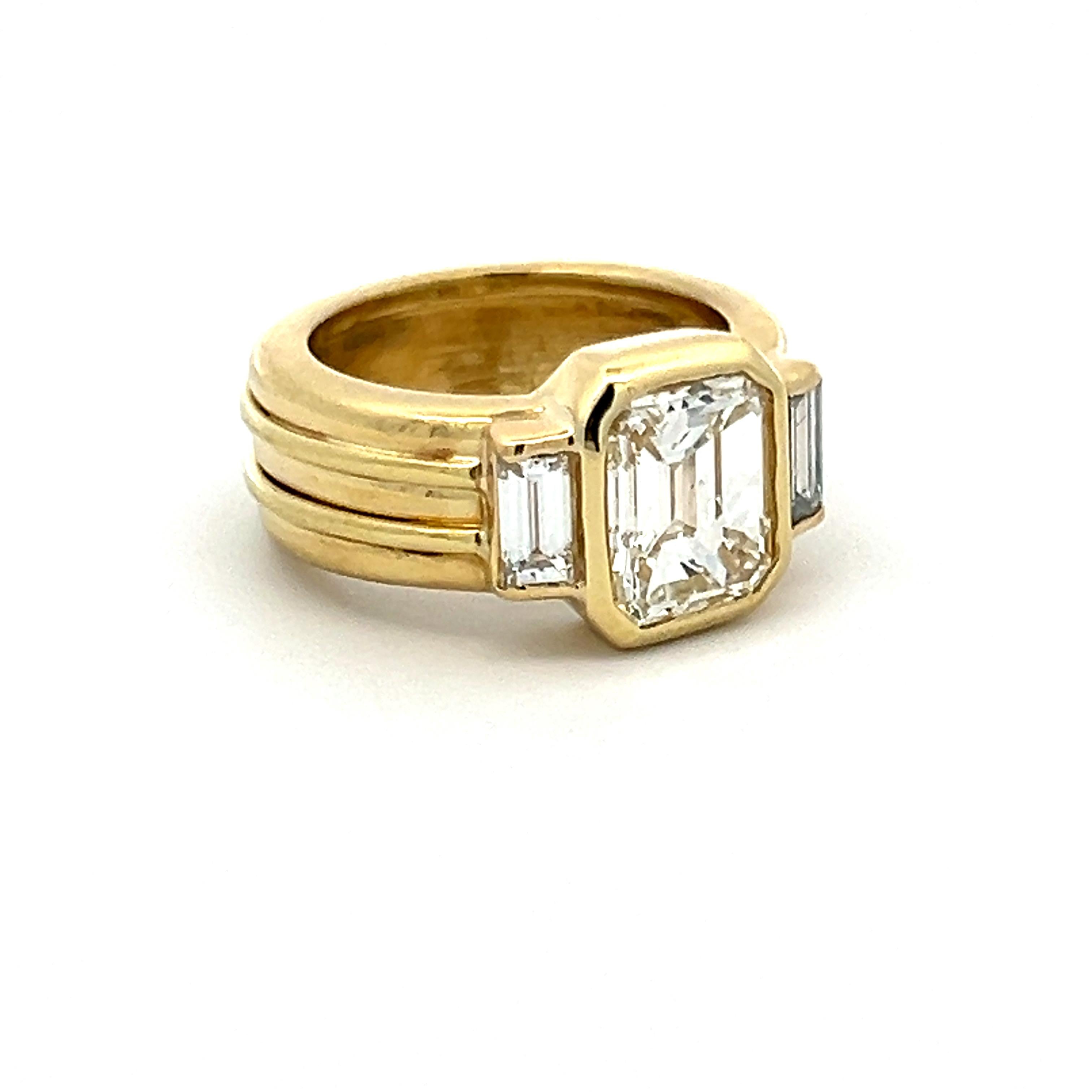 2.82 Carat Emerald Cut and Baguette Diamond 18K Yellow Gold Engagement Ring In Good Condition For Sale In New York, NY
