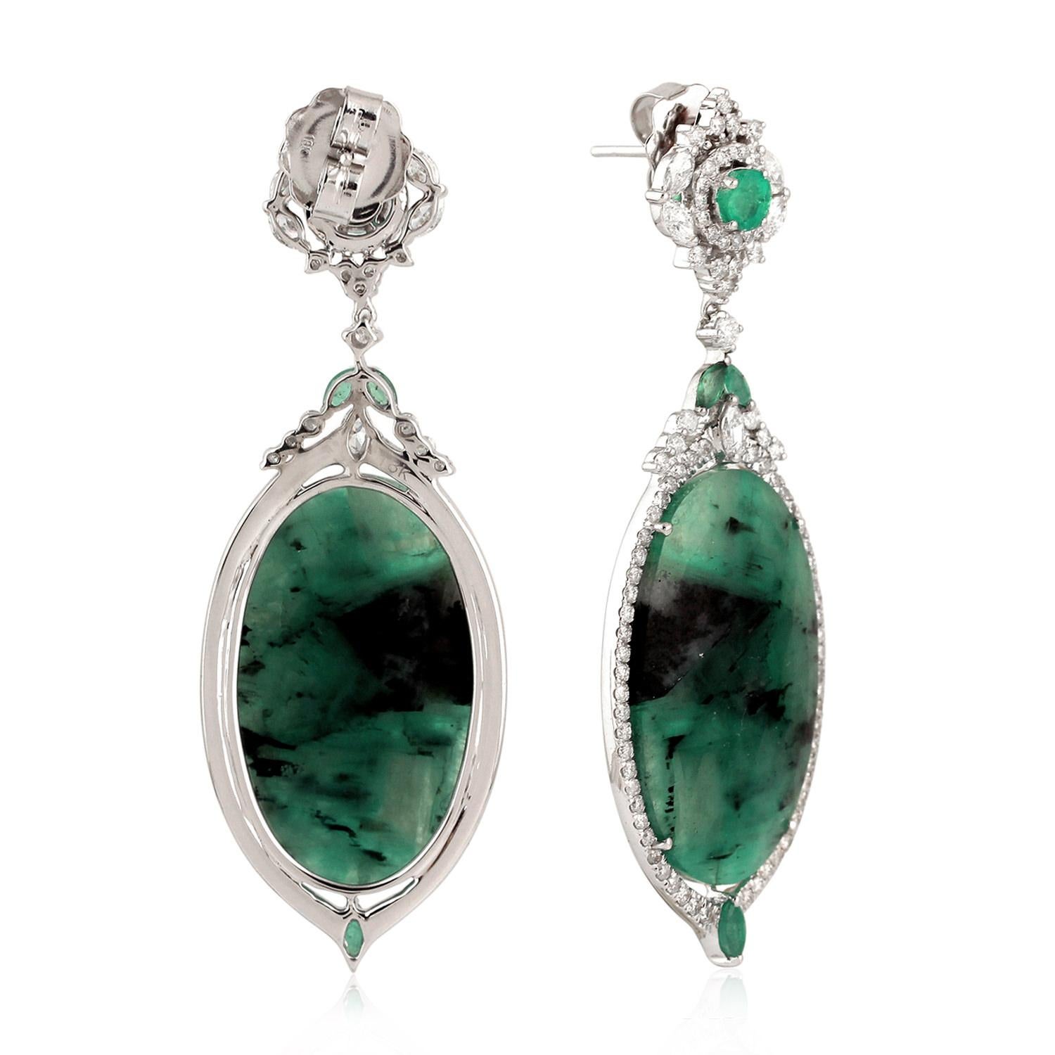 Contemporary 28.2 Carat Emerald Diamond 18 Karat Gold Earrings For Sale