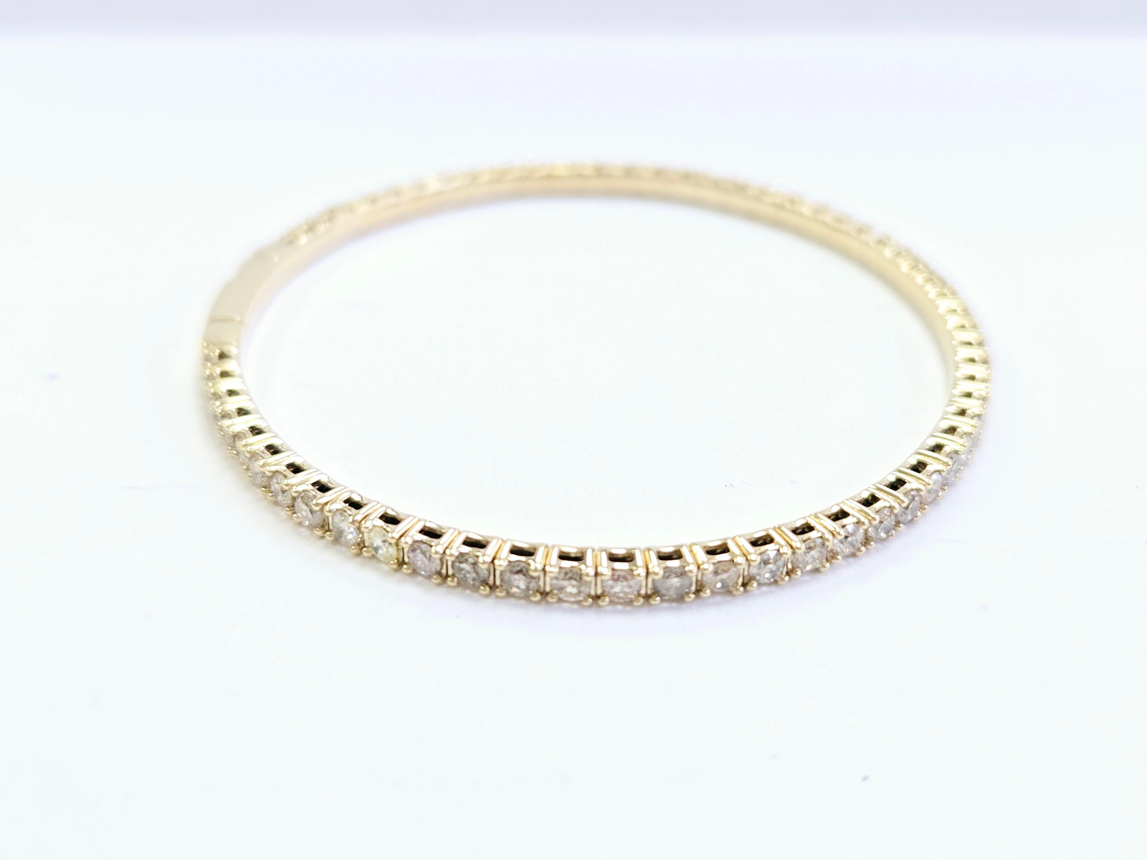 2.82 Carat Flexible Bangle Natural Diamond Yellow Gold 14 Karat In New Condition For Sale In Great Neck Plaza, NY