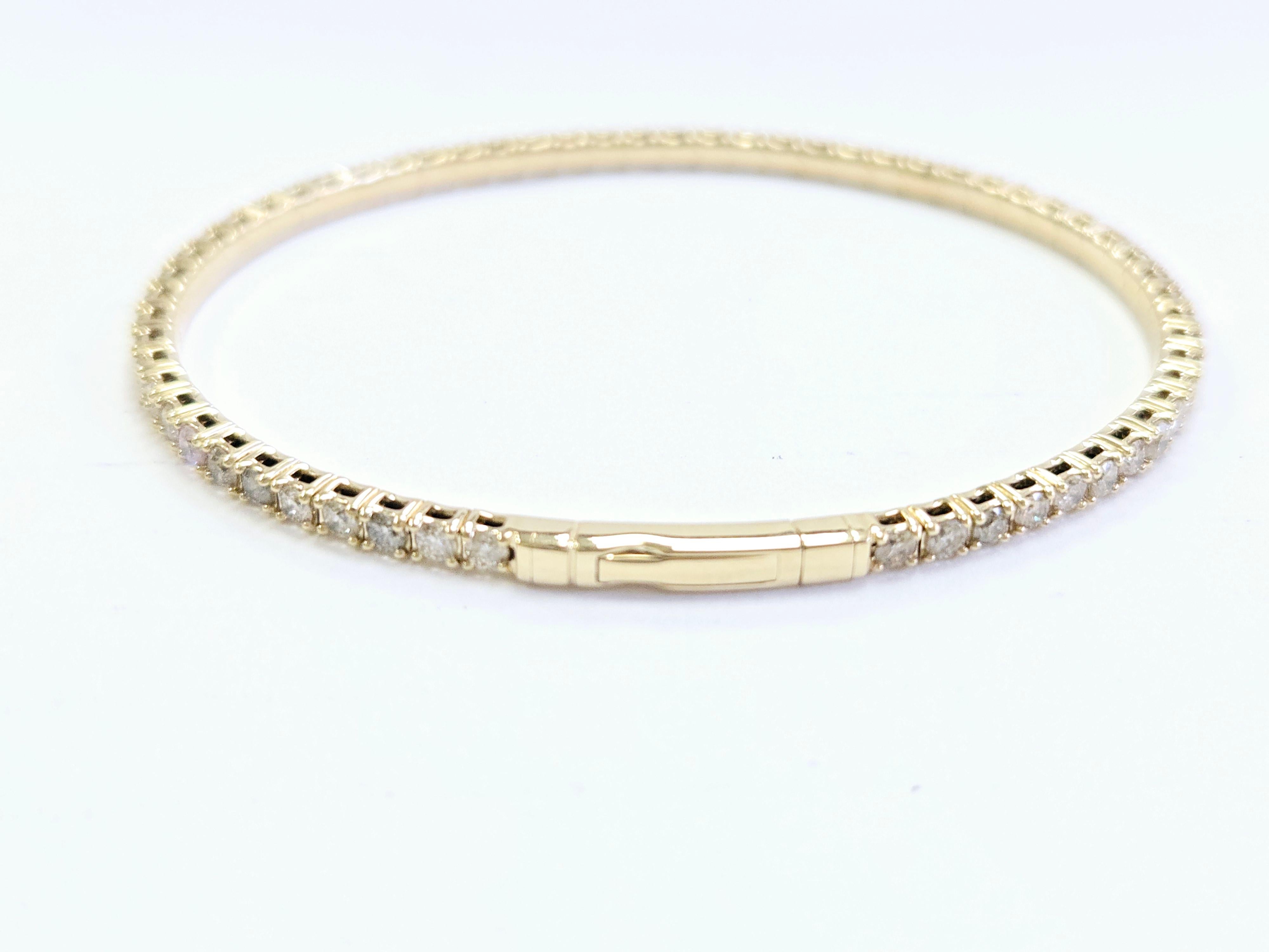 Women's or Men's 2.82 Carat Flexible Bangle Natural Diamond Yellow Gold 14 Karat For Sale