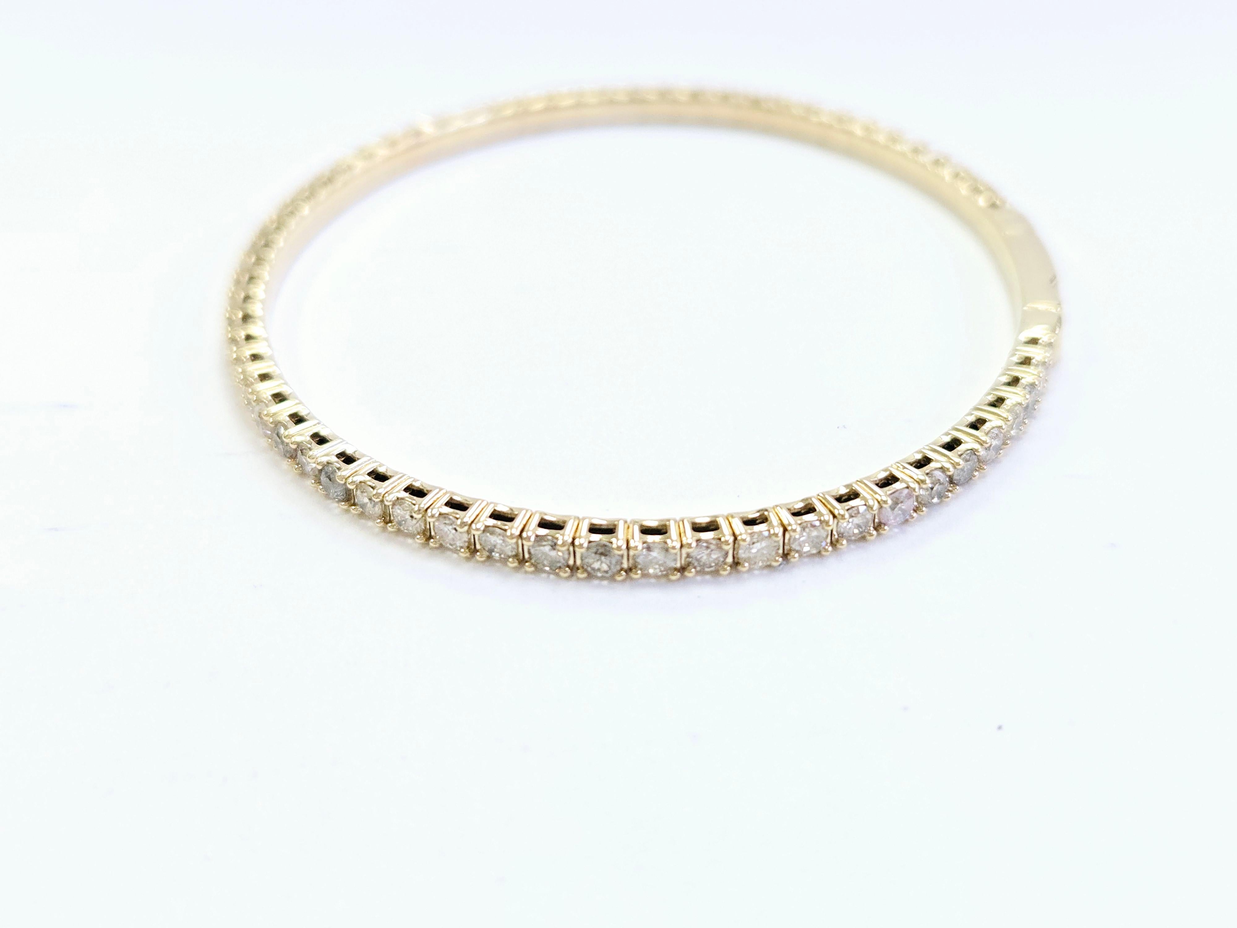 2.82 Carat Flexible Bangle Natural Diamond Yellow Gold 14 Karat For Sale 1