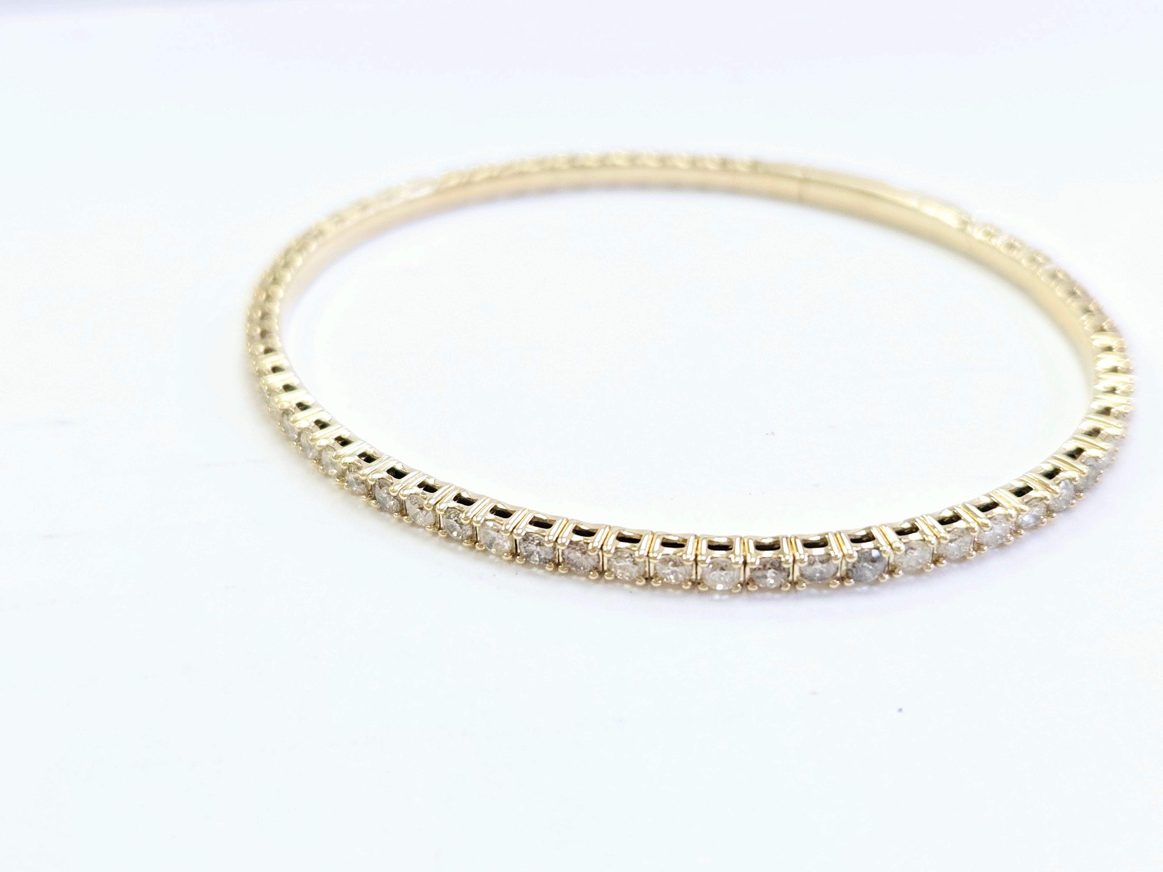 2.82 Carat Flexible Bangle Natural Diamond Yellow Gold 14 Karat For Sale 2