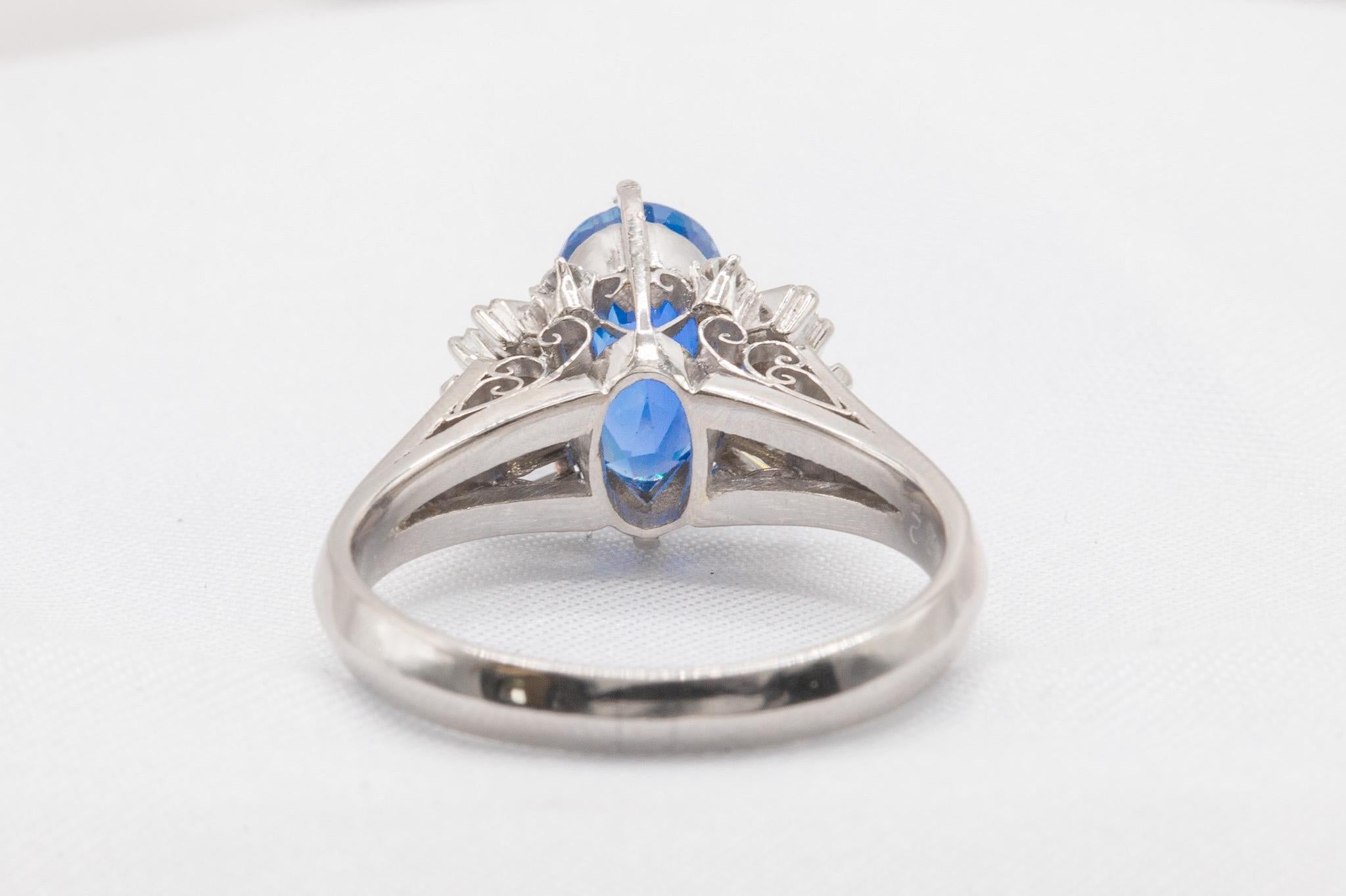 Art nouveau 2.82 Carat No Heat Sri Lanka Sapphire GIA Certified Vintage Platinum Ring en vente
