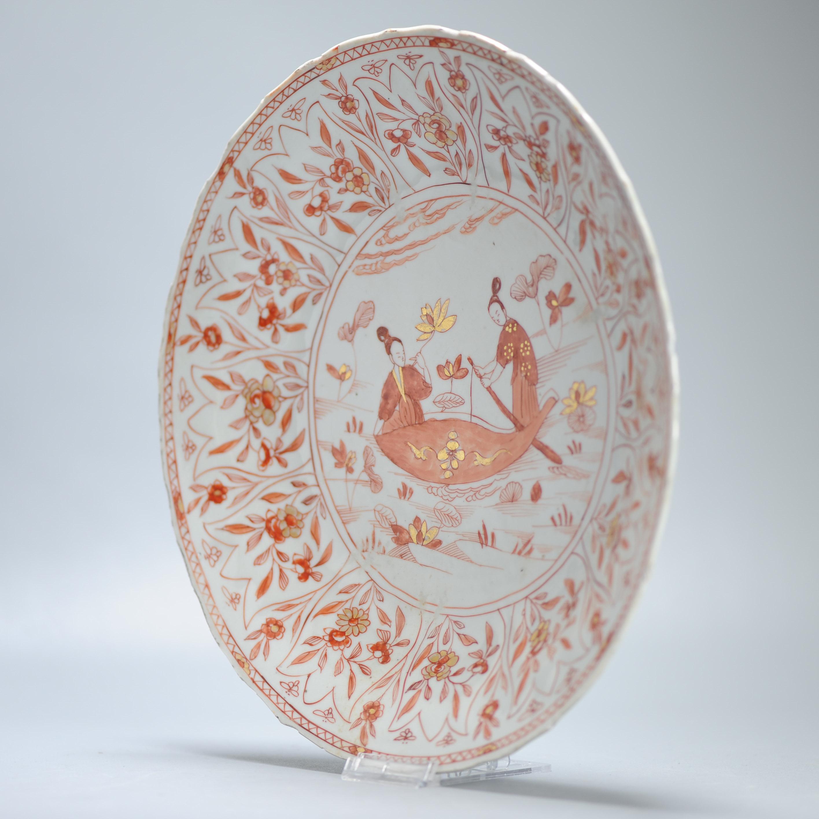 28.2 CM Kangxi Blood and Milk Antique Chinese Porcelain Plate Lizas on Boat In Good Condition In Amsterdam, Noord Holland