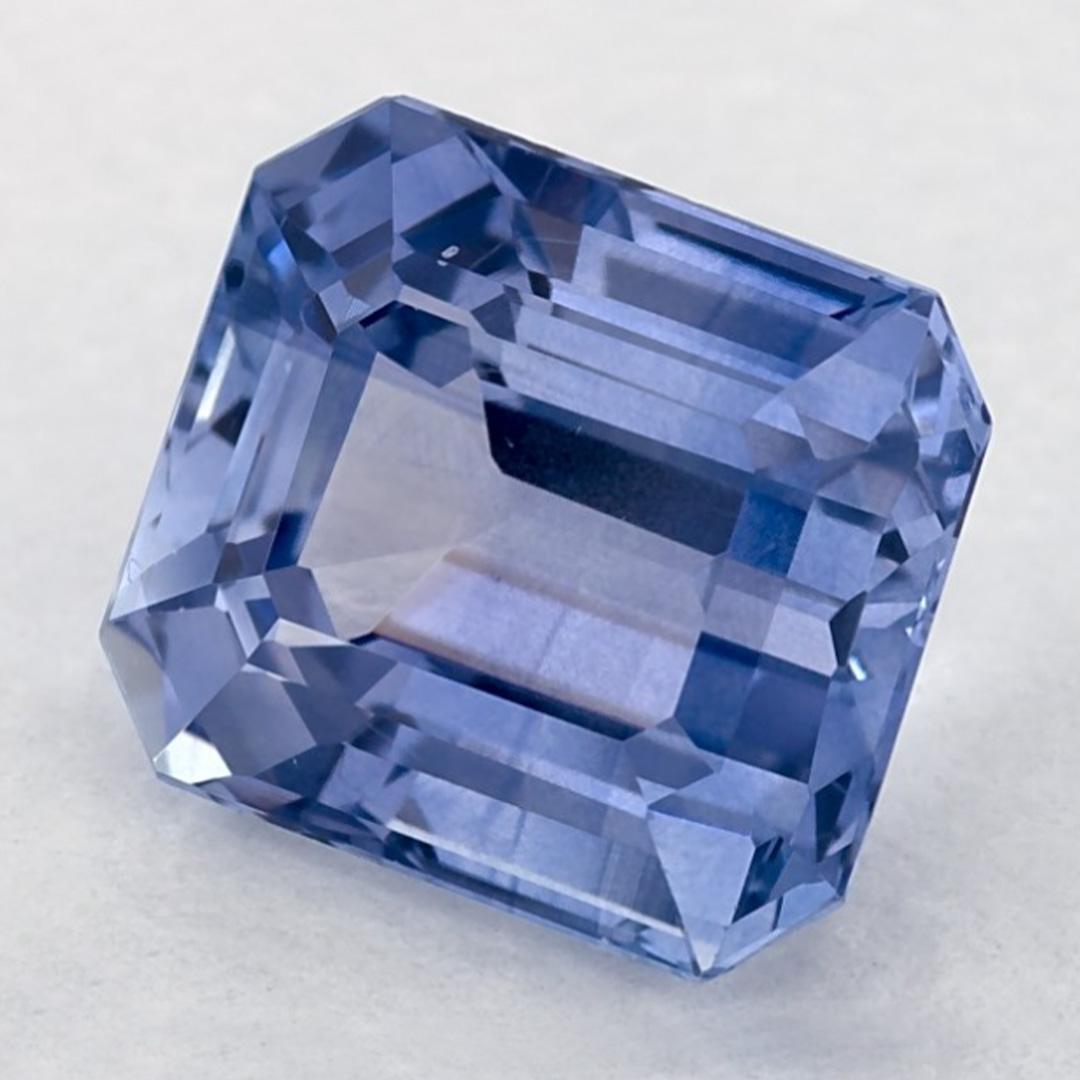 Pierre de naissance très précieuse du mois de septembre, d'un bleu ravissant. On pense qu'ils apportent chance et fortune dans la vie.

Explorez la vibrante collection d'émeraudes, de rubis et de saphirs de notre magasin, disponibles sous forme de