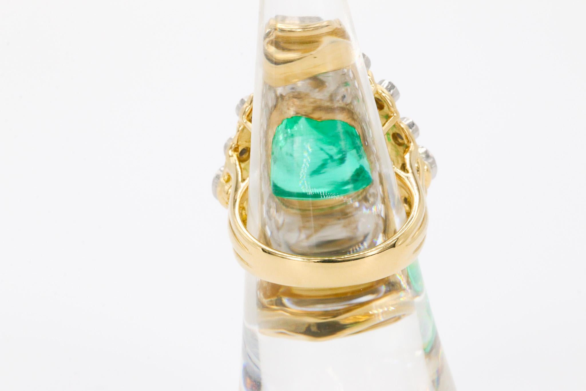 Taglio a goccia 2,82 CT Certificato GIA. Smeraldo verde colombiano in anello vintage con diamante 18k YG/Plat in vendita