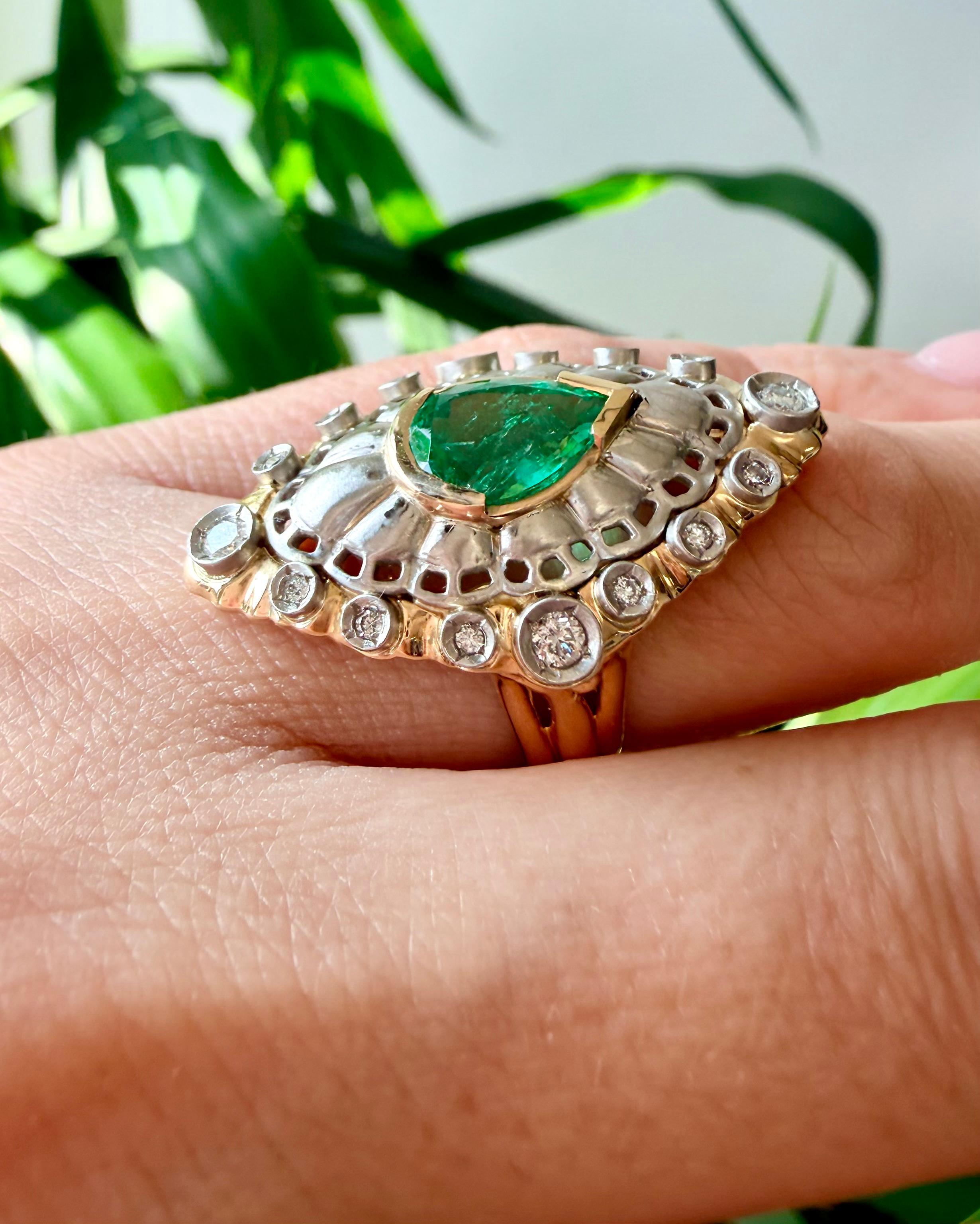 2,82 CT Certificato GIA. Smeraldo verde colombiano in anello vintage con diamante 18k YG/Plat in vendita 1