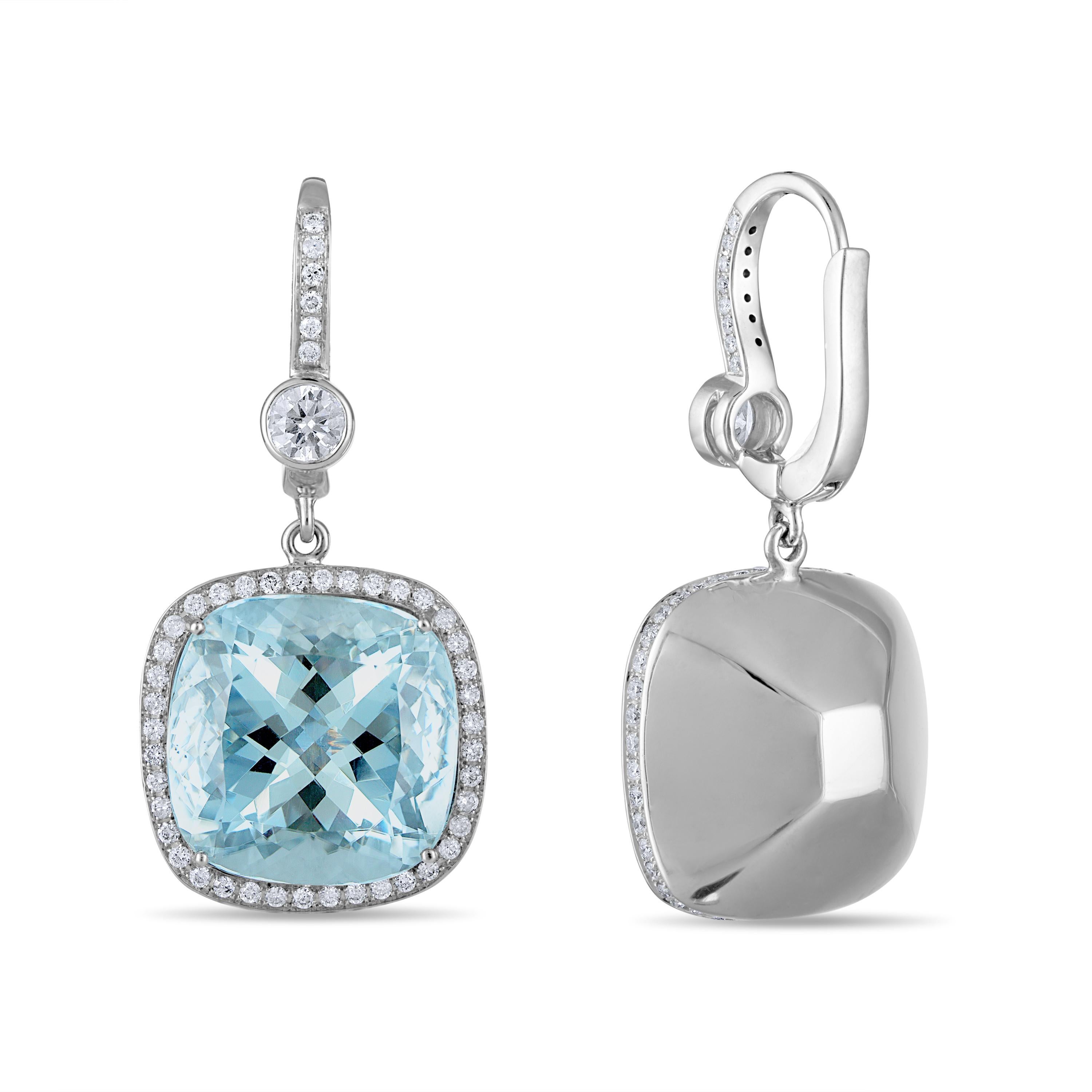 Taille coussin Boucles d'oreilles en or avec aigue-marine naturelle taillée en coussin de 28,23 carats et diamants blancs en vente