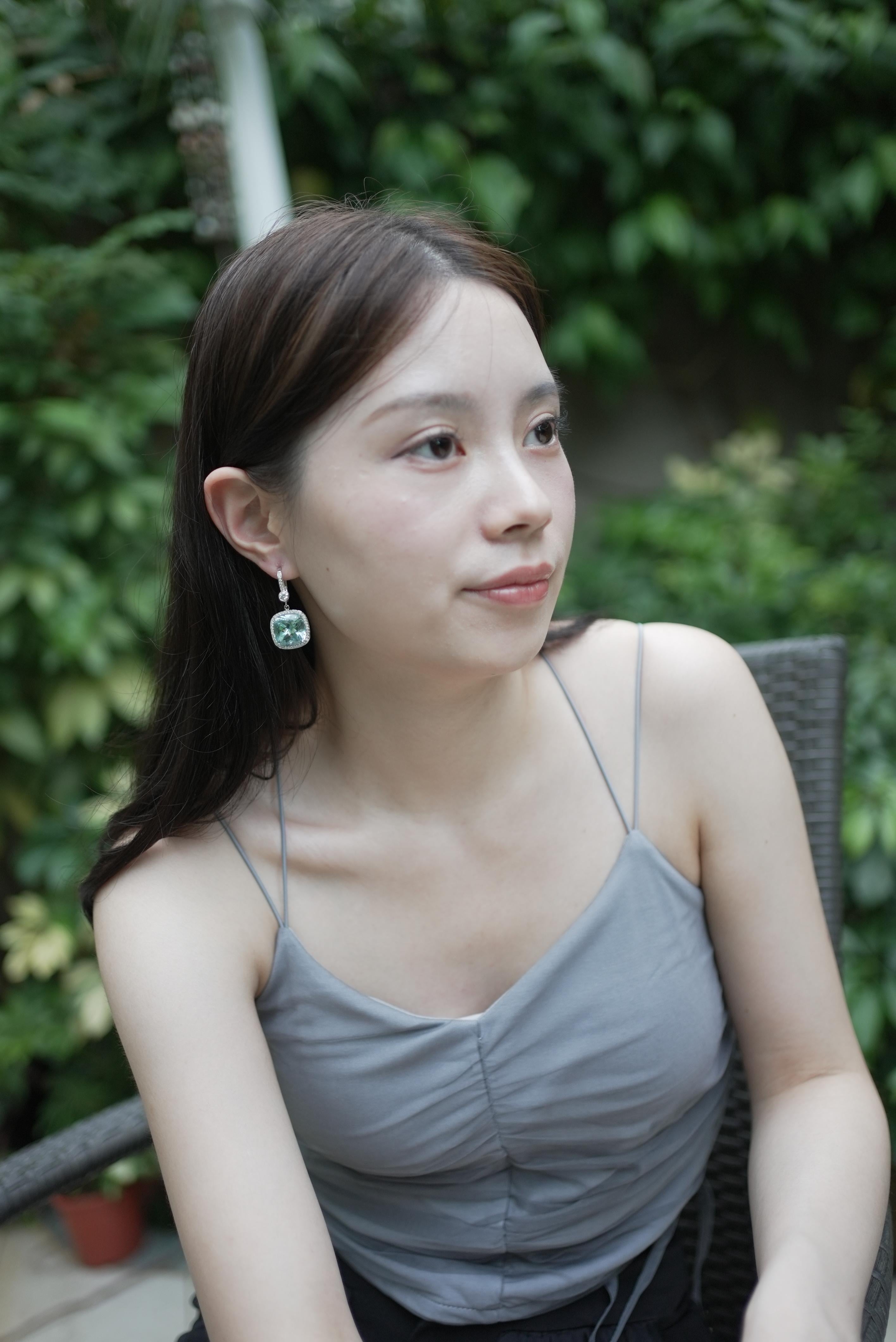 28.23 Carat Natural Cushion-Cut Aquamarine and White Diamond Gold Earrings In New Condition For Sale In Hong Kong, HK