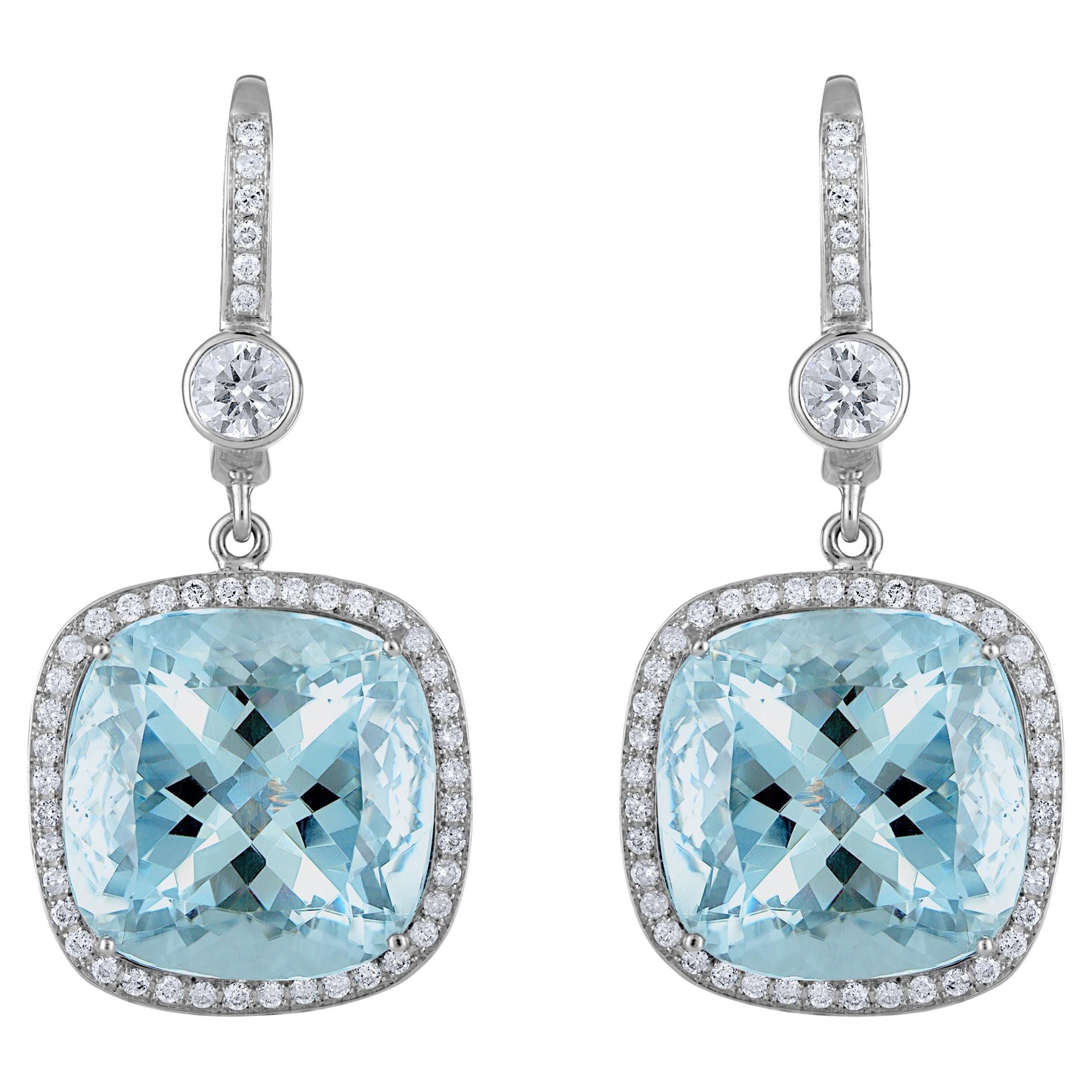 Goldohrringe mit 28.23 Karat natürlichem Aquamarin im Kissenschliff und weißen Diamanten im Kissenschliff
