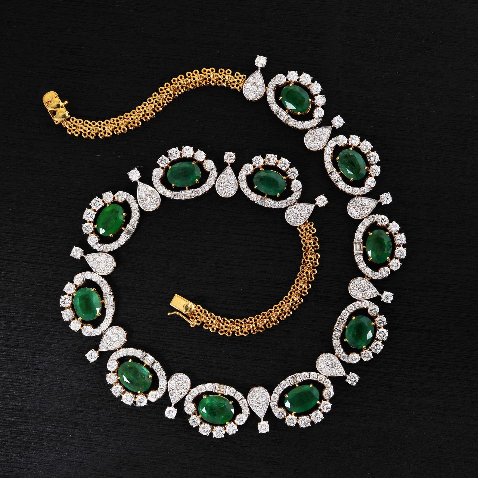 Mixed Cut 28.25 Carat Emerald 14 Karat Gold Diamond Necklace For Sale