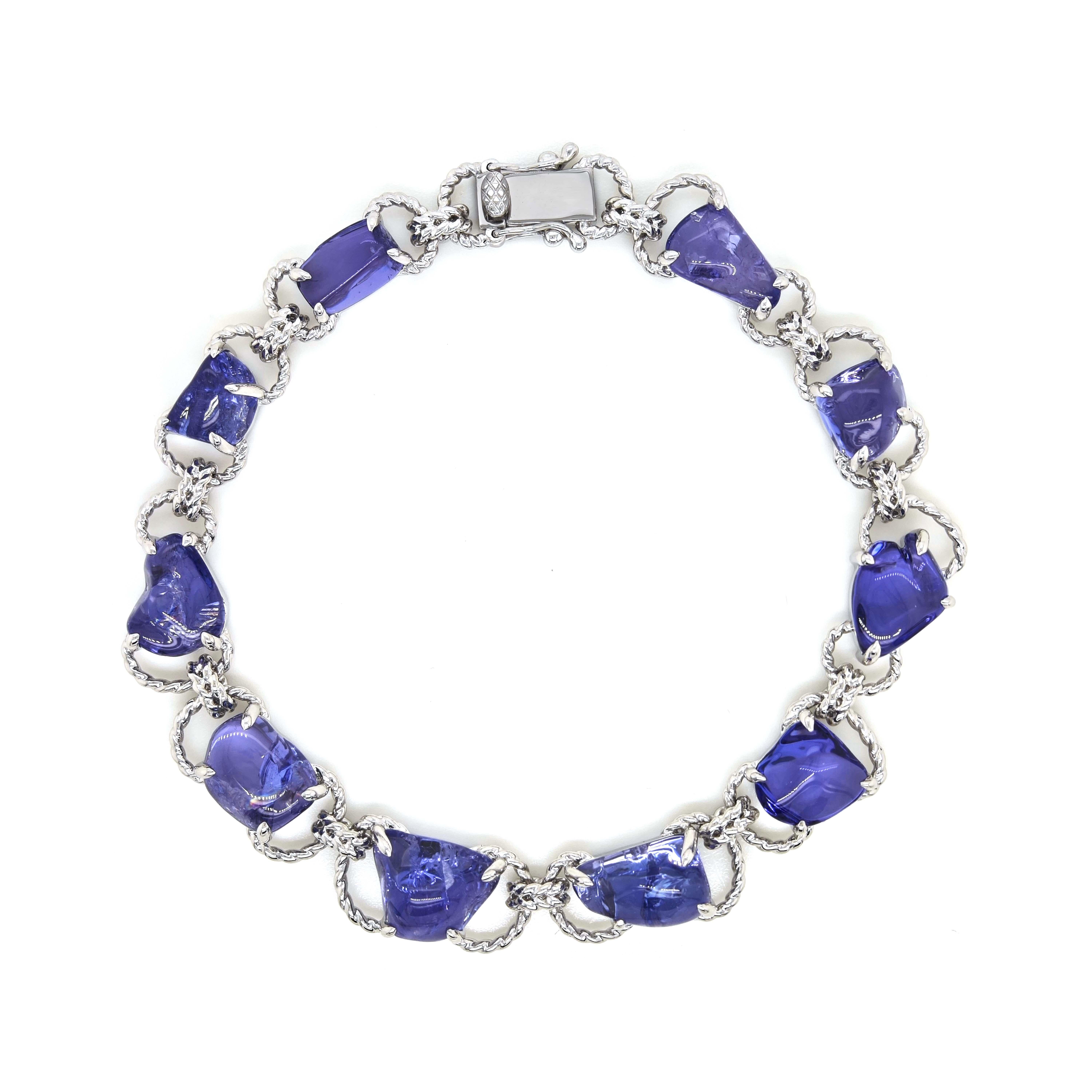 28.25 Carats Tanzanite White Gold Bracelet In New Condition For Sale In New York, NY