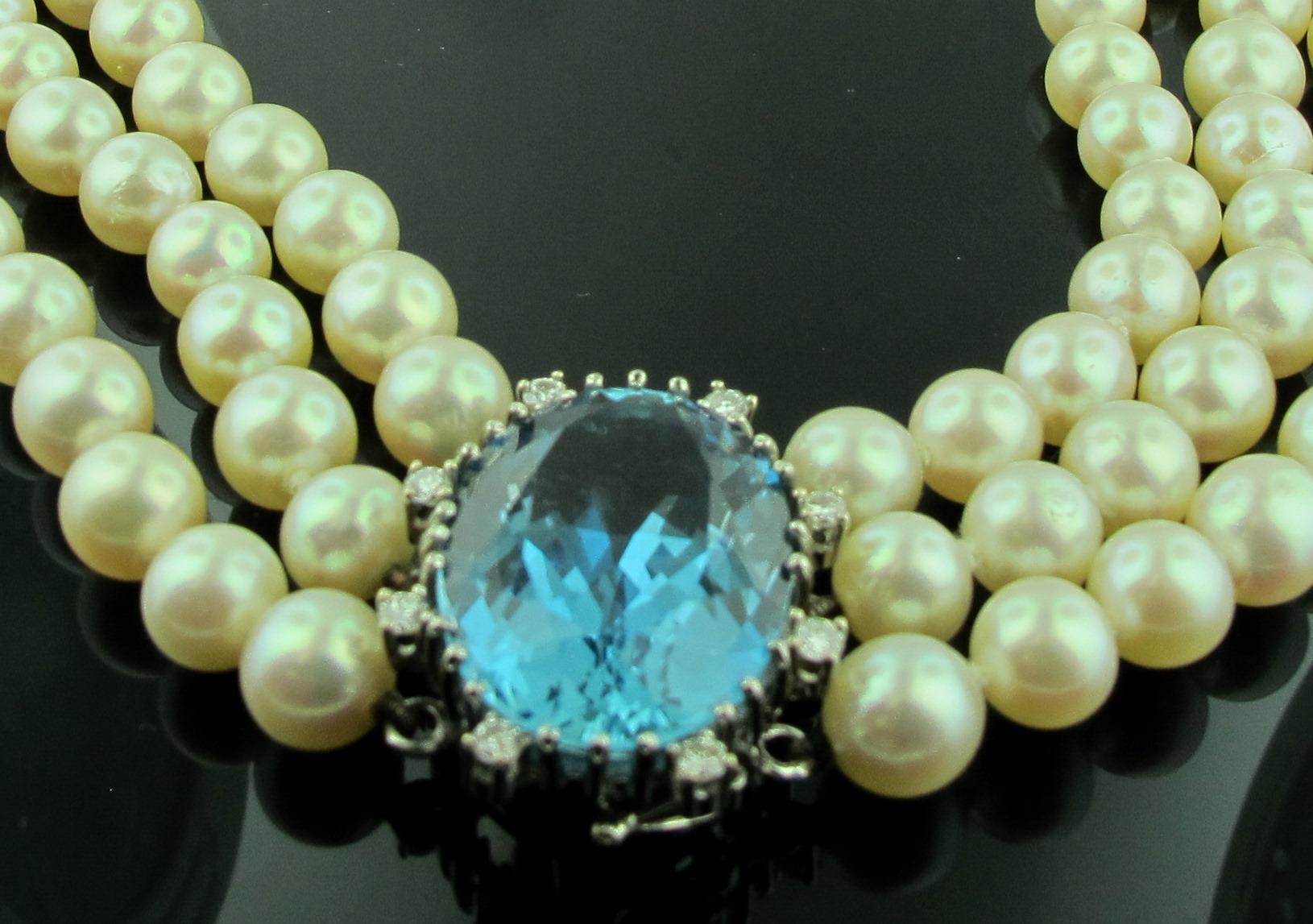 28.28 Carat Oval Aquamarine Necklace 