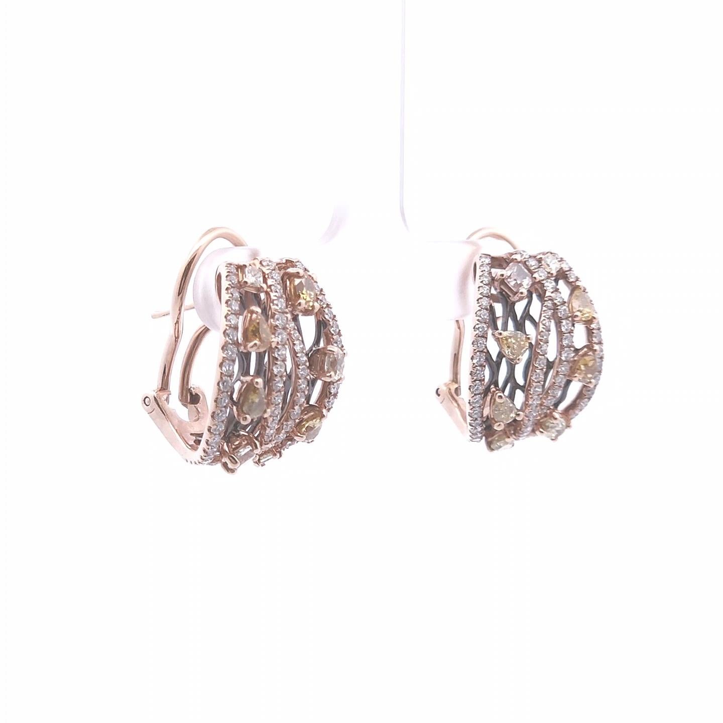 Taglio rotondo Orecchini con diamanti fantasia 2,82ct in 14k YG in vendita