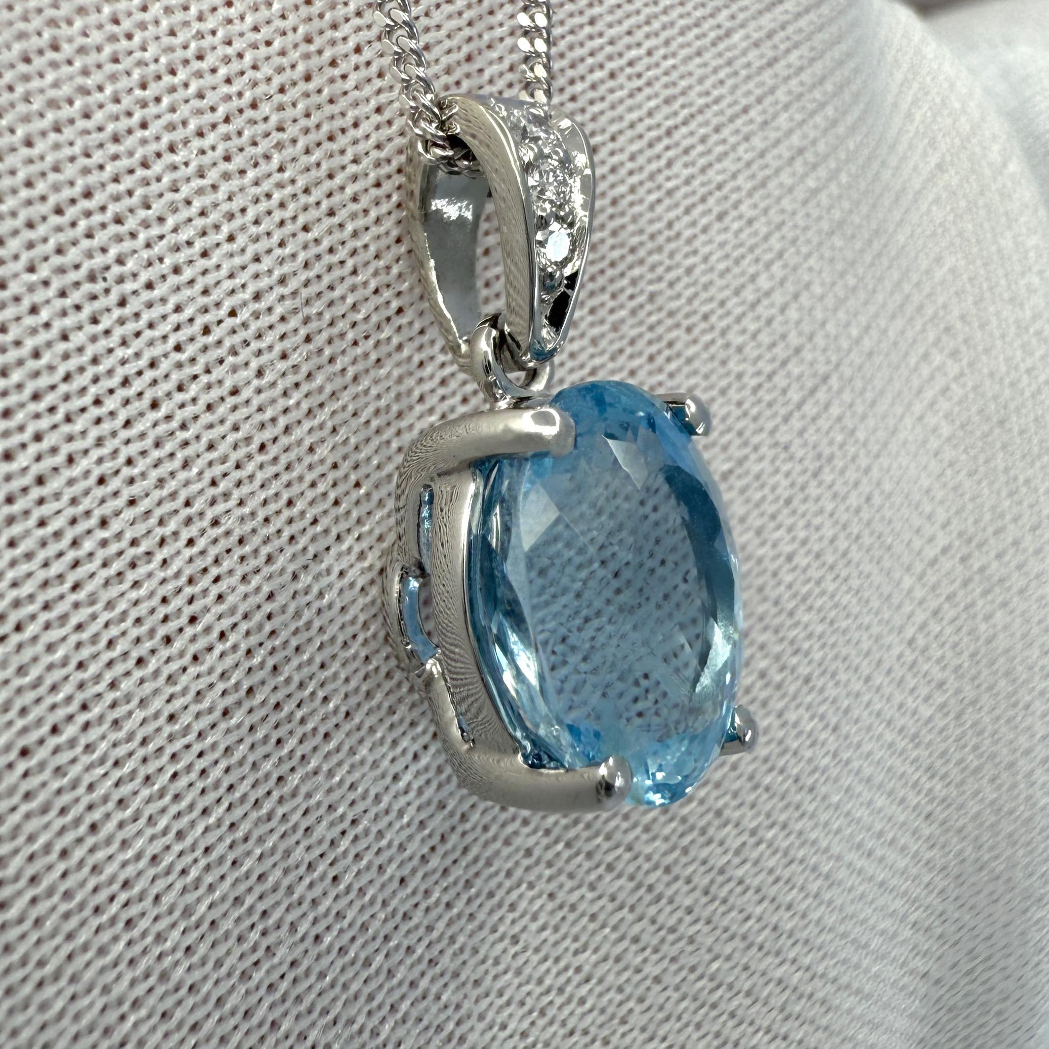 da uomo o donna Collana con ciondolo solitario in platino con acquamarina blu e diamanti, taglio ovale, 2.82 ct. in vendita