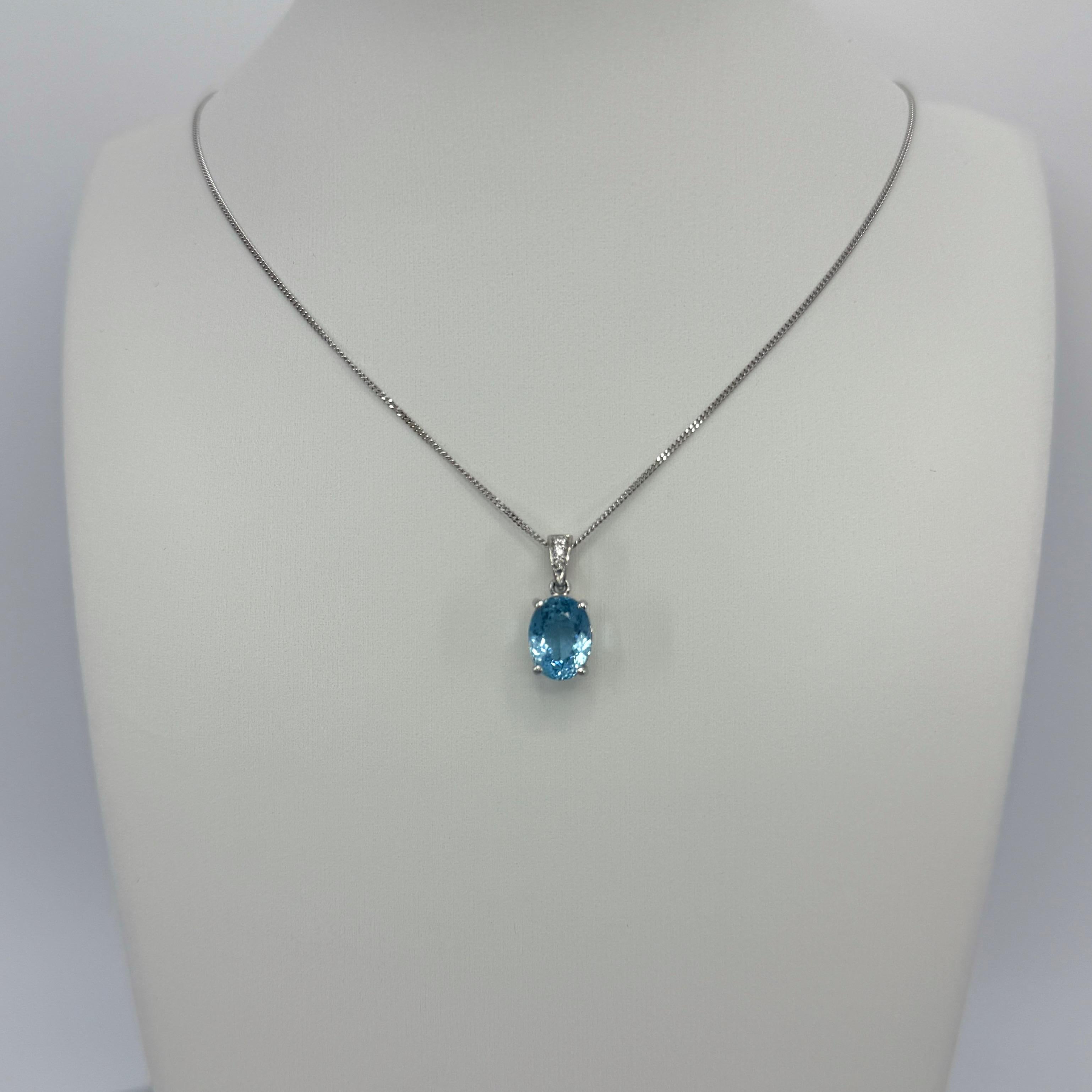 Collana con ciondolo solitario in platino con acquamarina blu e diamanti, taglio ovale, 2.82 ct. in vendita 2