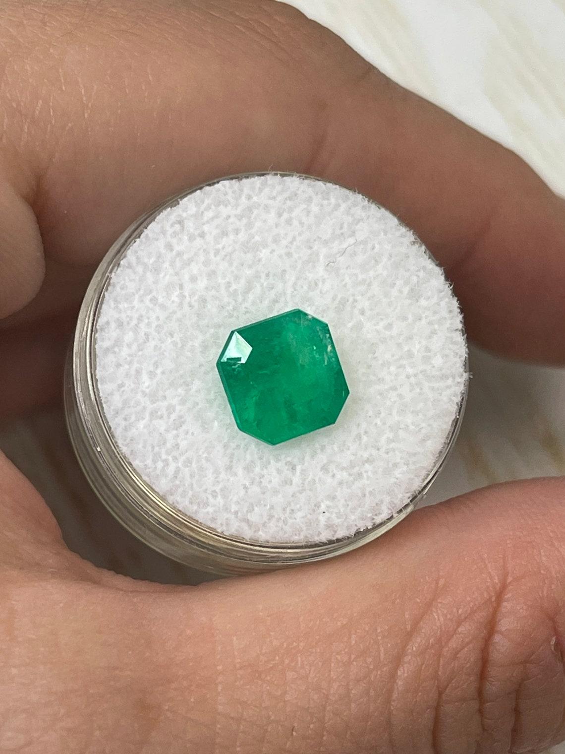 Moderne 2.82ct Vibrant Muzo Green Colombian Emerald 8.6x8.6mm Asscher Cut May Birthstone (pierre de naissance de mai) en vente