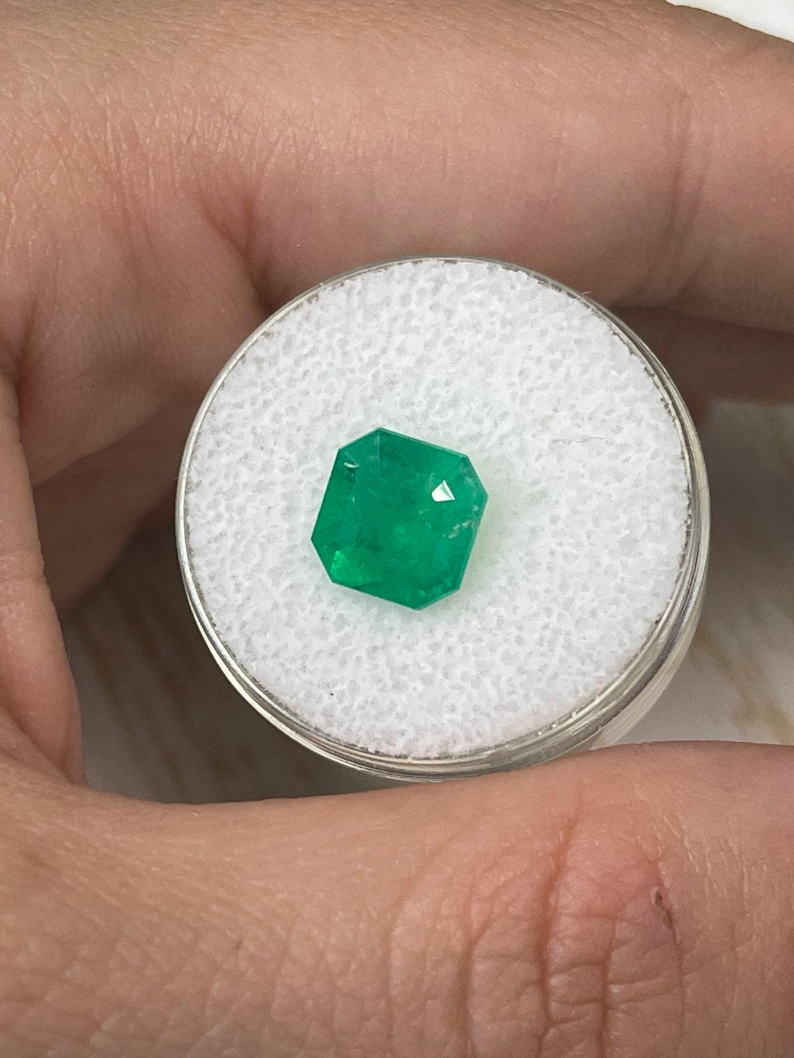 Taille Asscher 2.82ct Vibrant Muzo Green Colombian Emerald 8.6x8.6mm Asscher Cut May Birthstone (pierre de naissance de mai) en vente