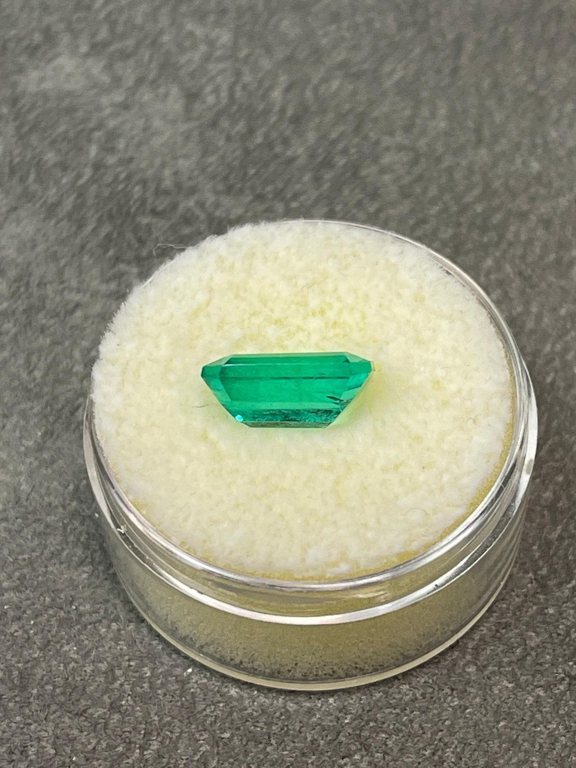 Women's or Men's 2.82ct Vivid Bluish Green Elongated Emerald Cut Colombian Gem Genuine May For Sale