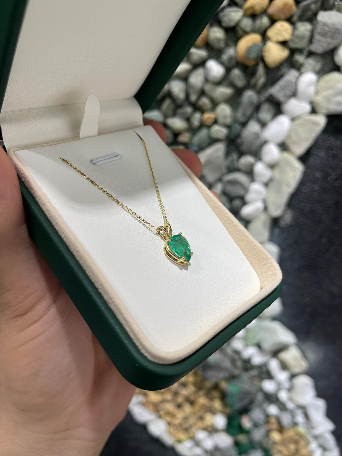 2.82cts 14K Colombian Emerald-Pear Cut Solitaire Gold Four Prong Gold Pendant In New Condition For Sale In Jupiter, FL