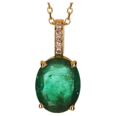 Pendentif en or 18 carats avec émeraude verte foncée taille ovale et diamants (2,82 ct. pt.)
