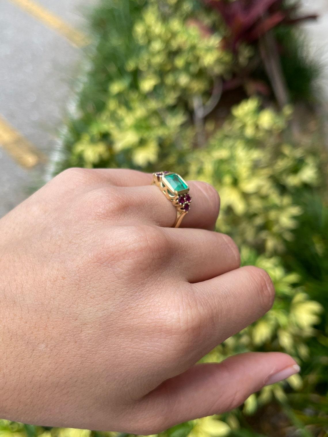 2.82tcw 18K Emerald & Red Ruby Gold Ring In New Condition For Sale In Jupiter, FL