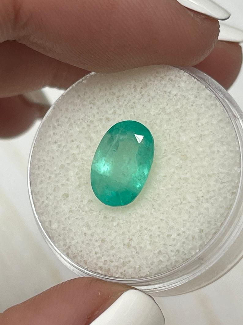 Women's or Men's 2.83 Carat 11x7mm Pastel Mint Green Colombian Emerald Oval Cut - May Birthstone For Sale