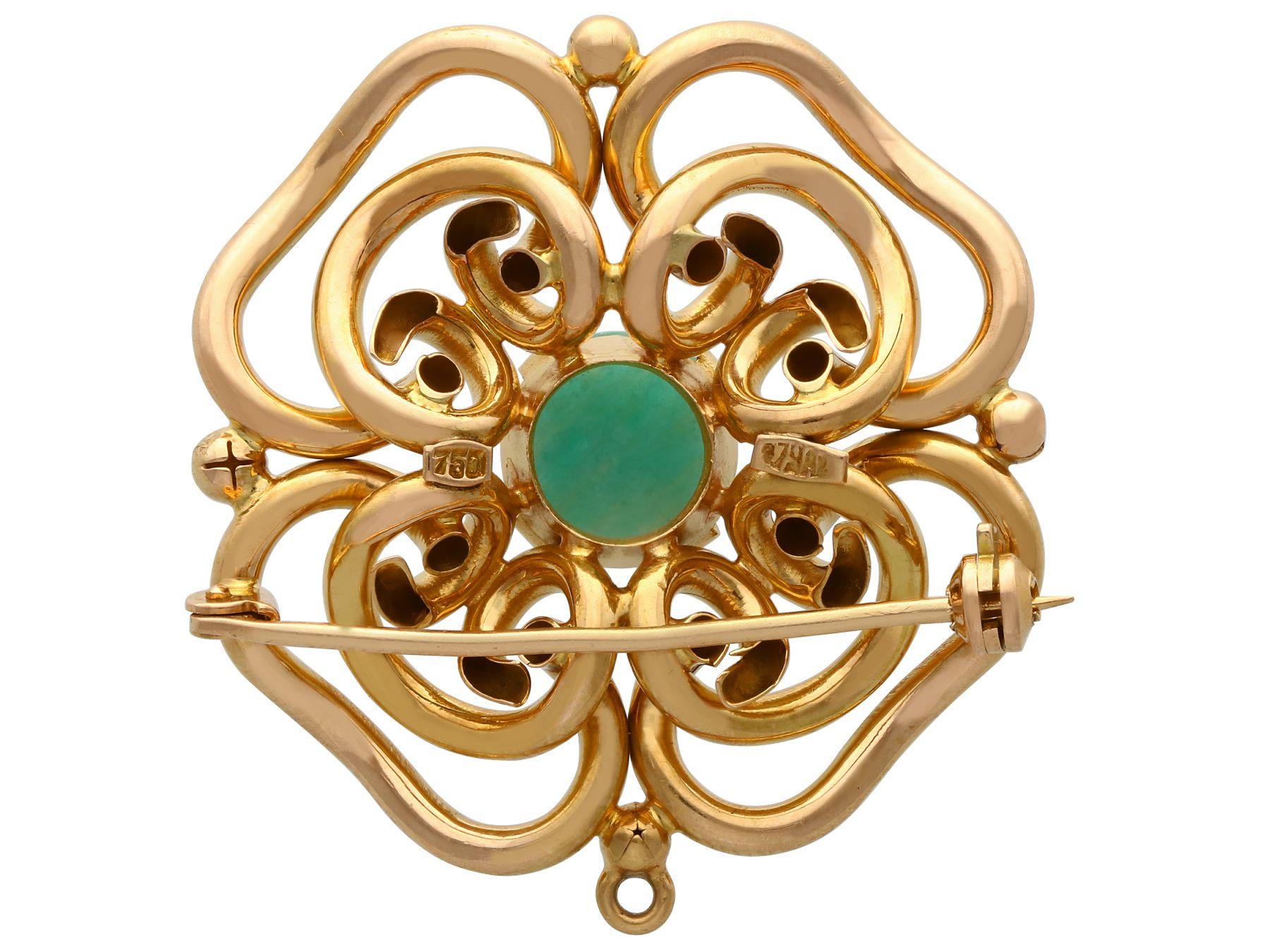 Pendentif en or jaune et calcédoine de 2,83 carats taillée en cabochon en vente 1