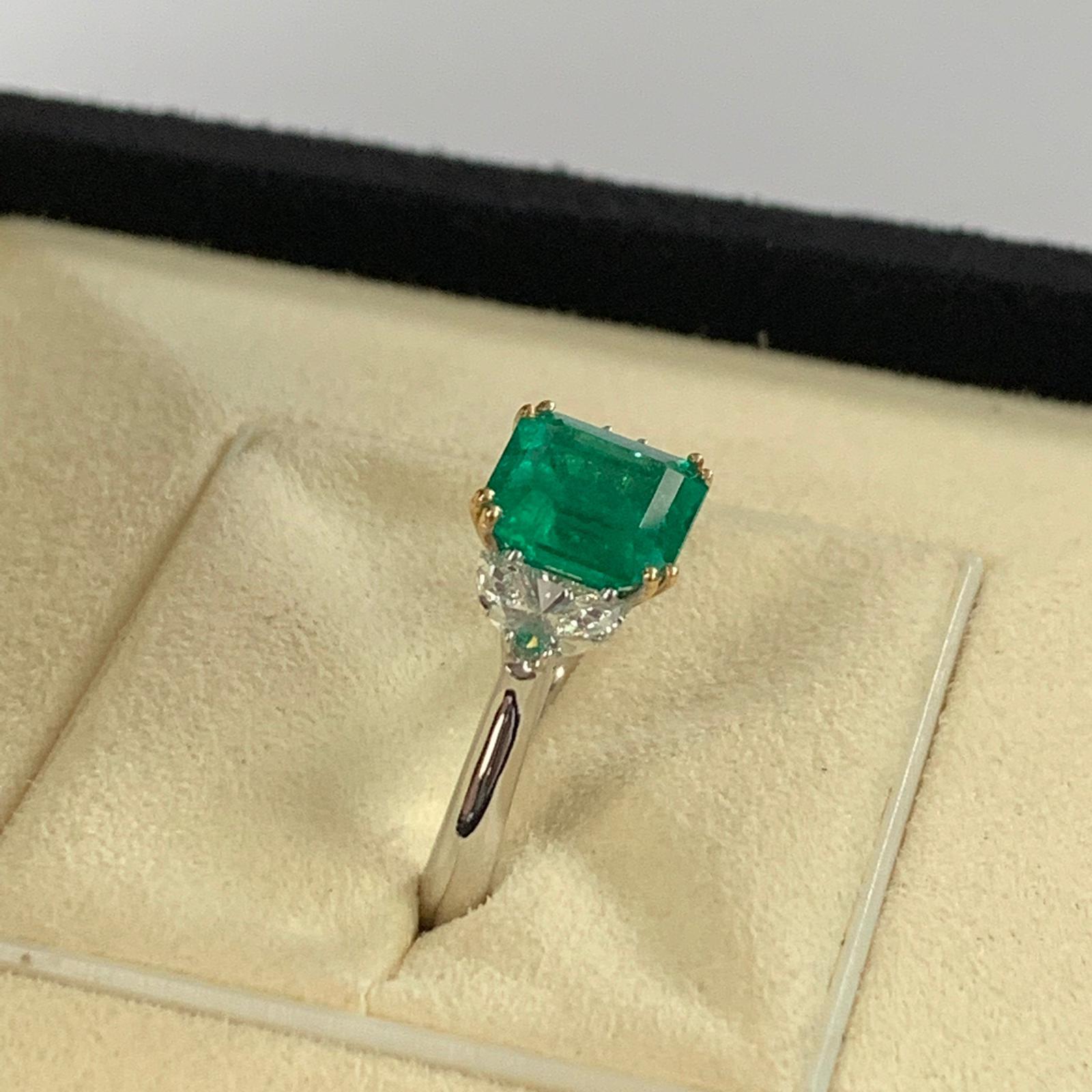 Women's or Men's 2.83 Carat Colombian Emerald and Diamond Ring