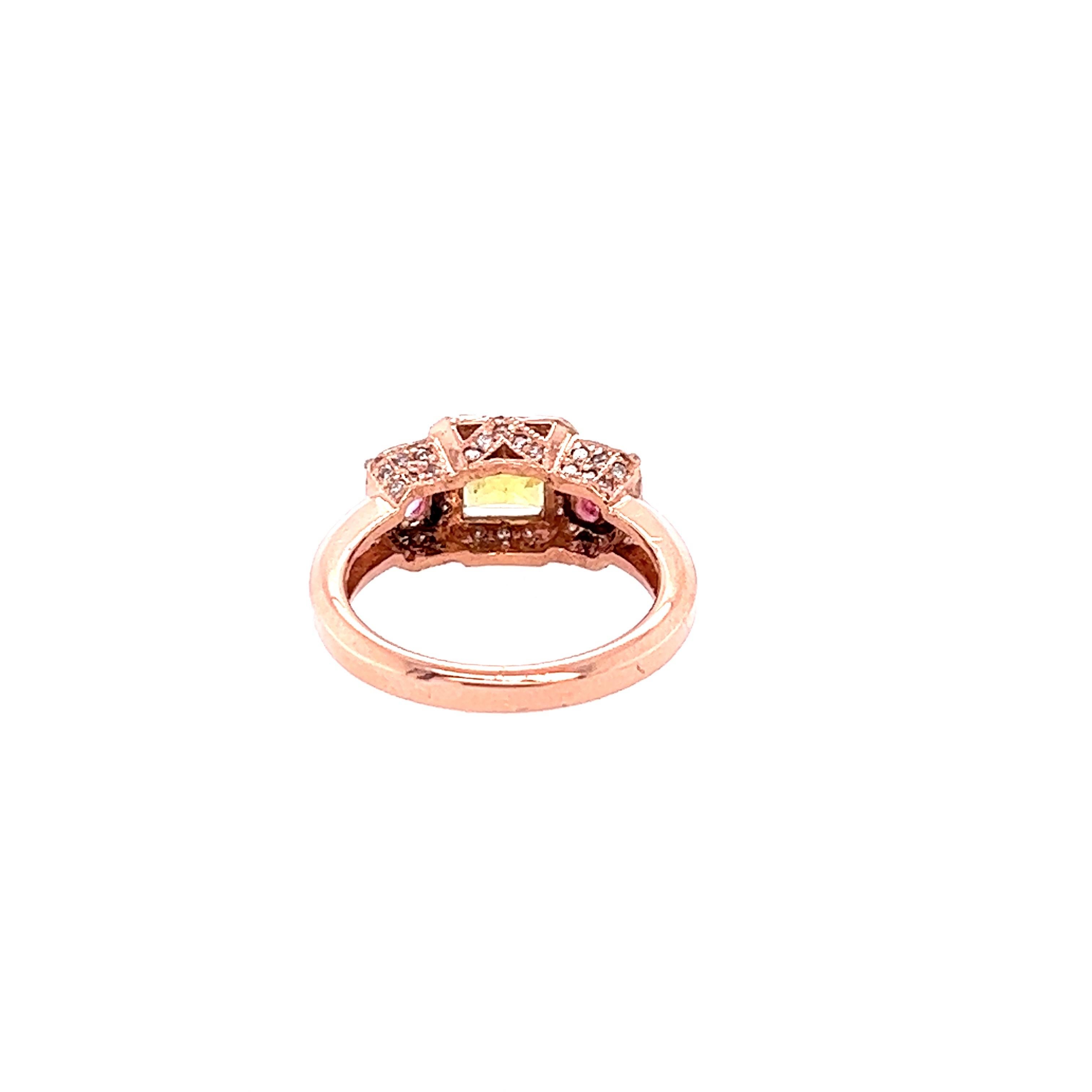 2.83 Karat GIA Gelb-Rosa-Saphir-Diamant-Dreistein-Ring aus 14 Karat Roségold (Carréeschliff) im Angebot