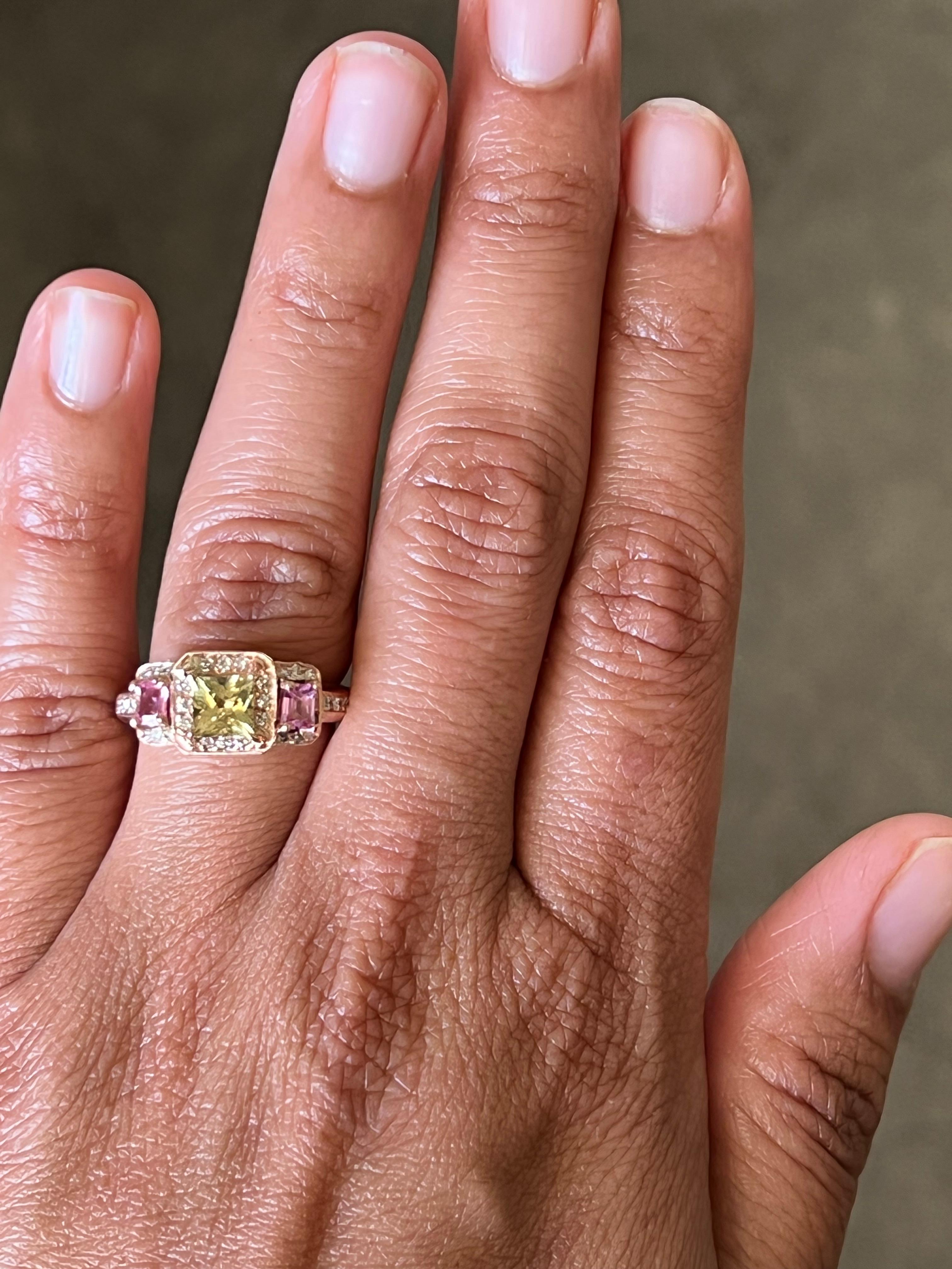 2.83 Karat GIA Gelb-Rosa-Saphir-Diamant-Dreistein-Ring aus 14 Karat Roségold im Zustand „Neu“ im Angebot in Los Angeles, CA