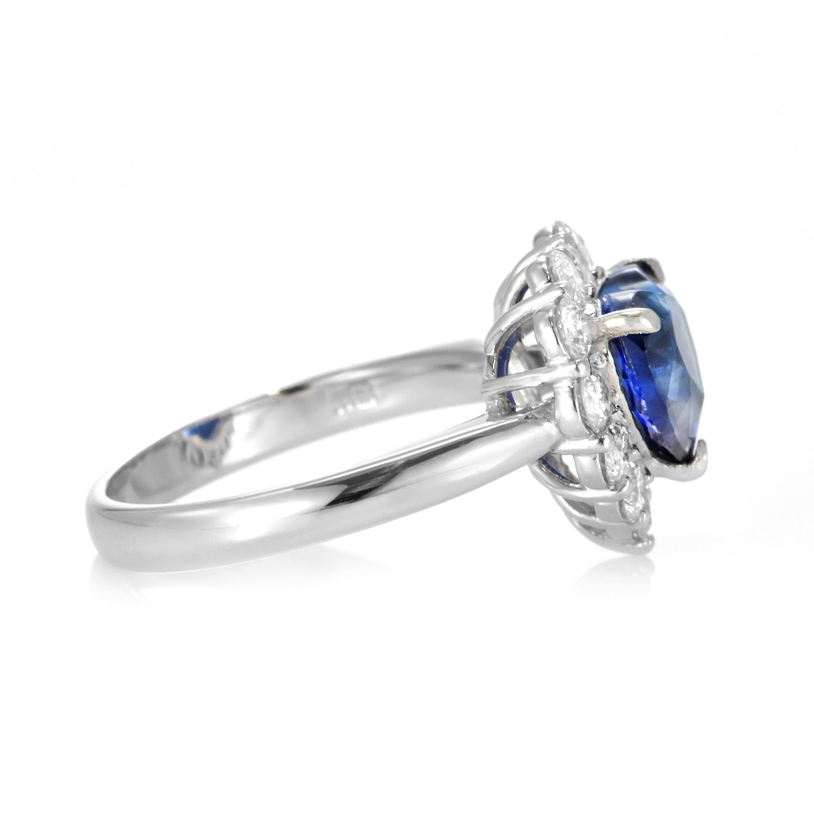 2.83 Carat Natural Sapphire and Diamond Ring Made in Platinum For Sale 5
