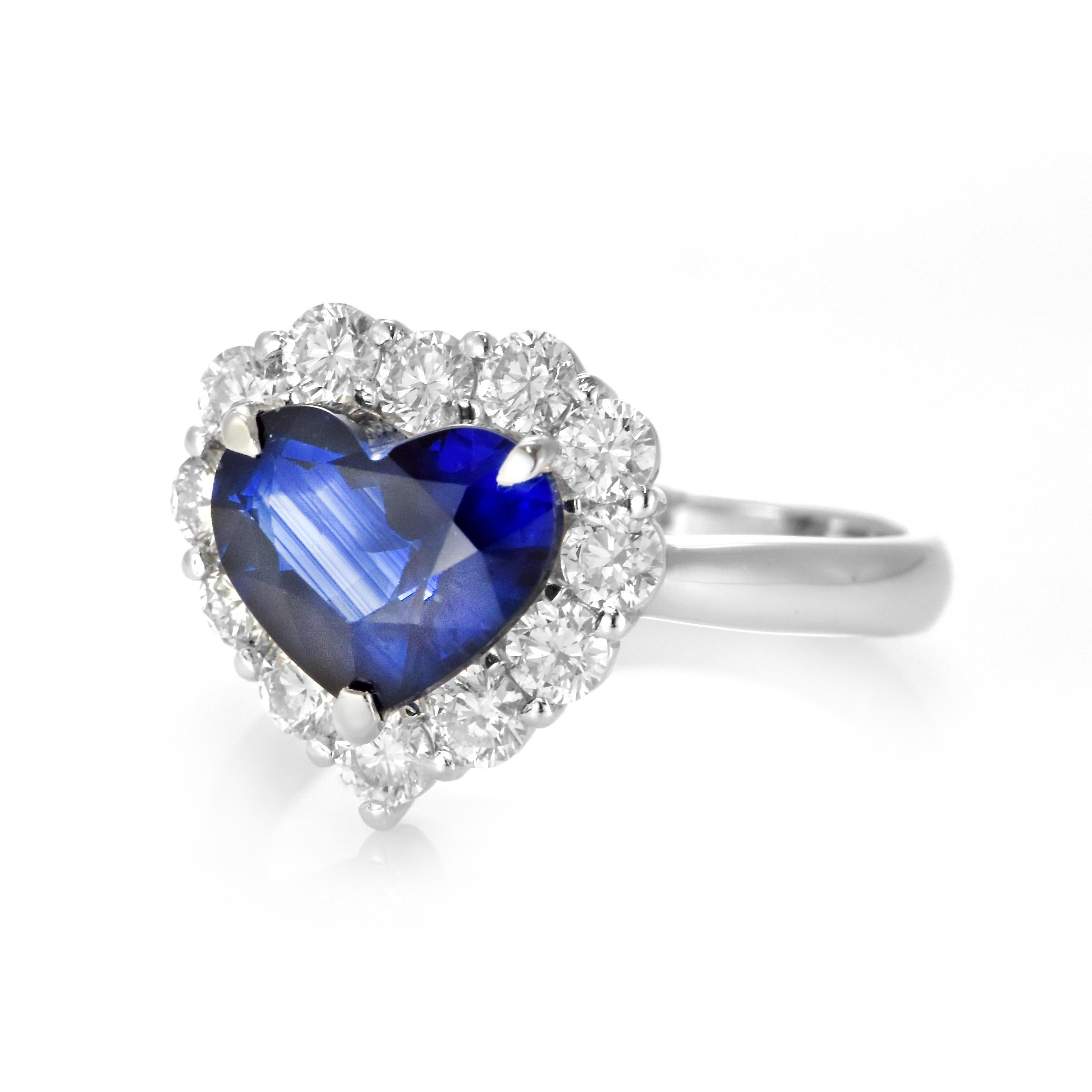 Modern 2.83 Carat Natural Sapphire and Diamond Ring Made in Platinum For Sale