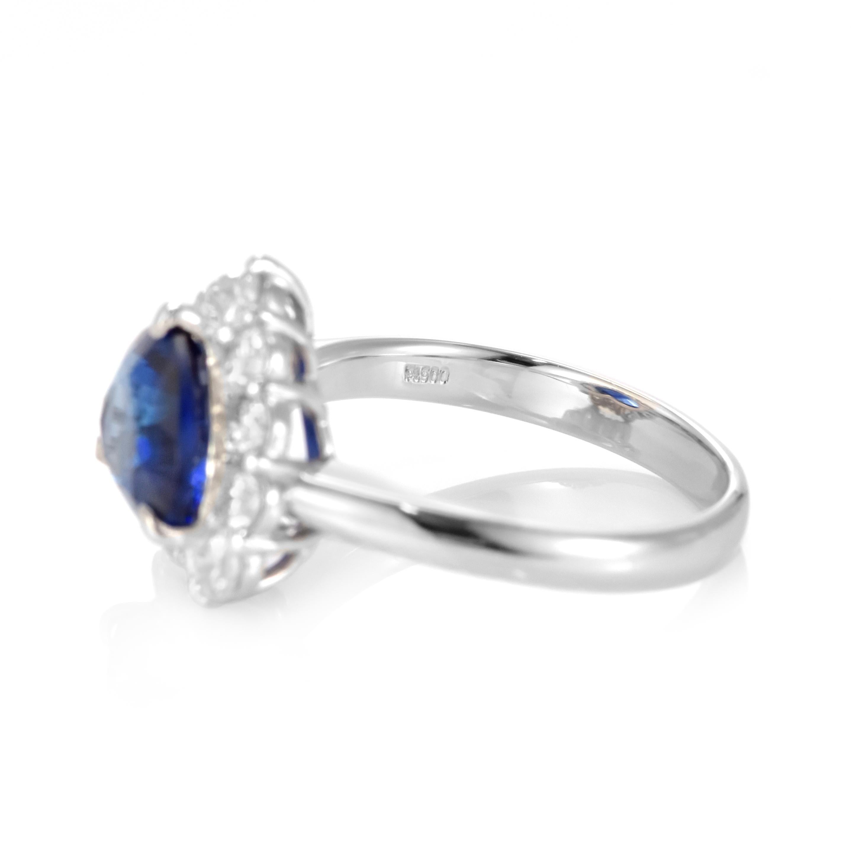 2.83 Carat Natural Sapphire and Diamond Ring Made in Platinum For Sale 2