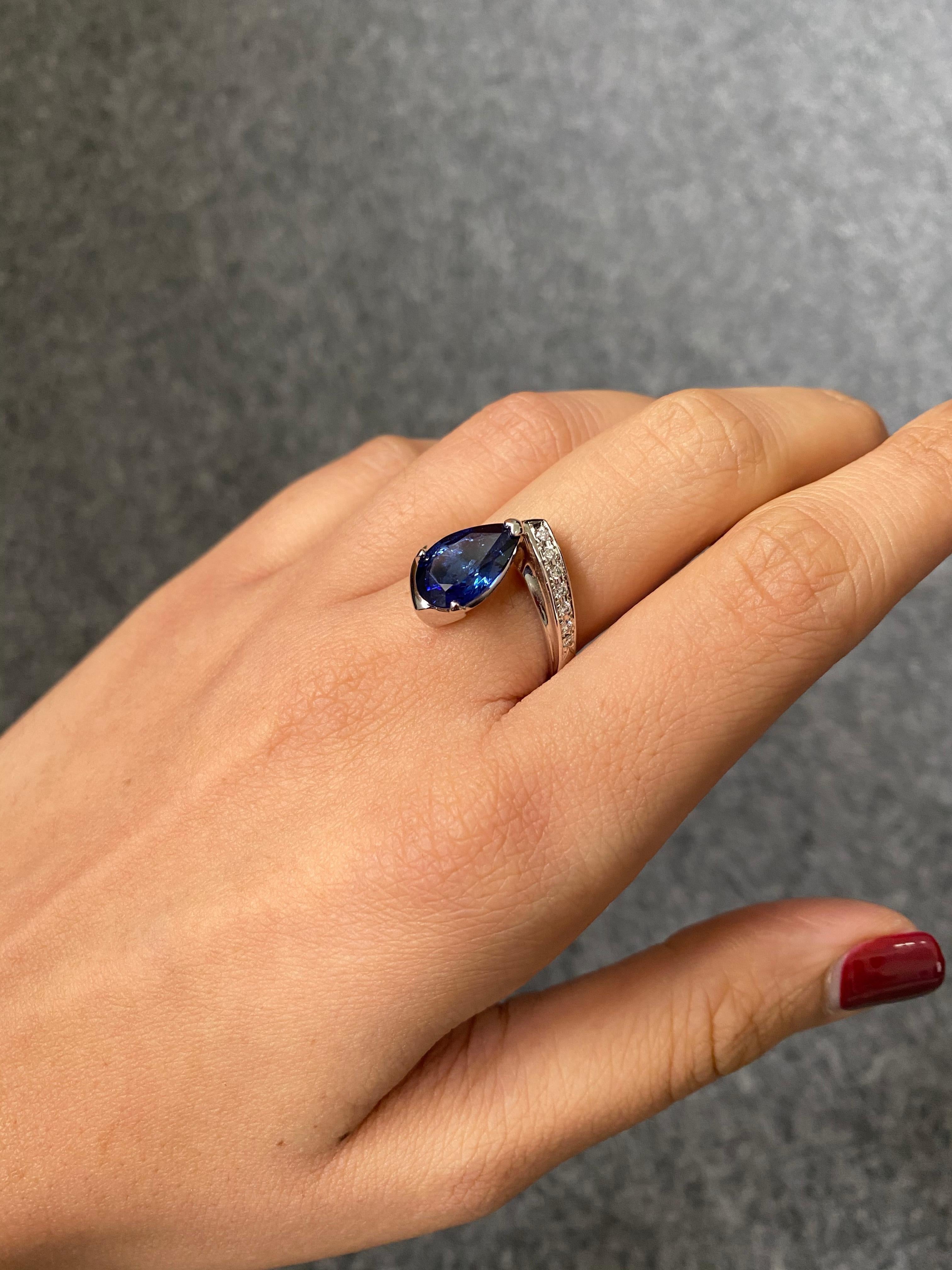 De las mujeres Anillo de compromiso de zafiro y diamante en forma de pera de 2,83 quilates en venta